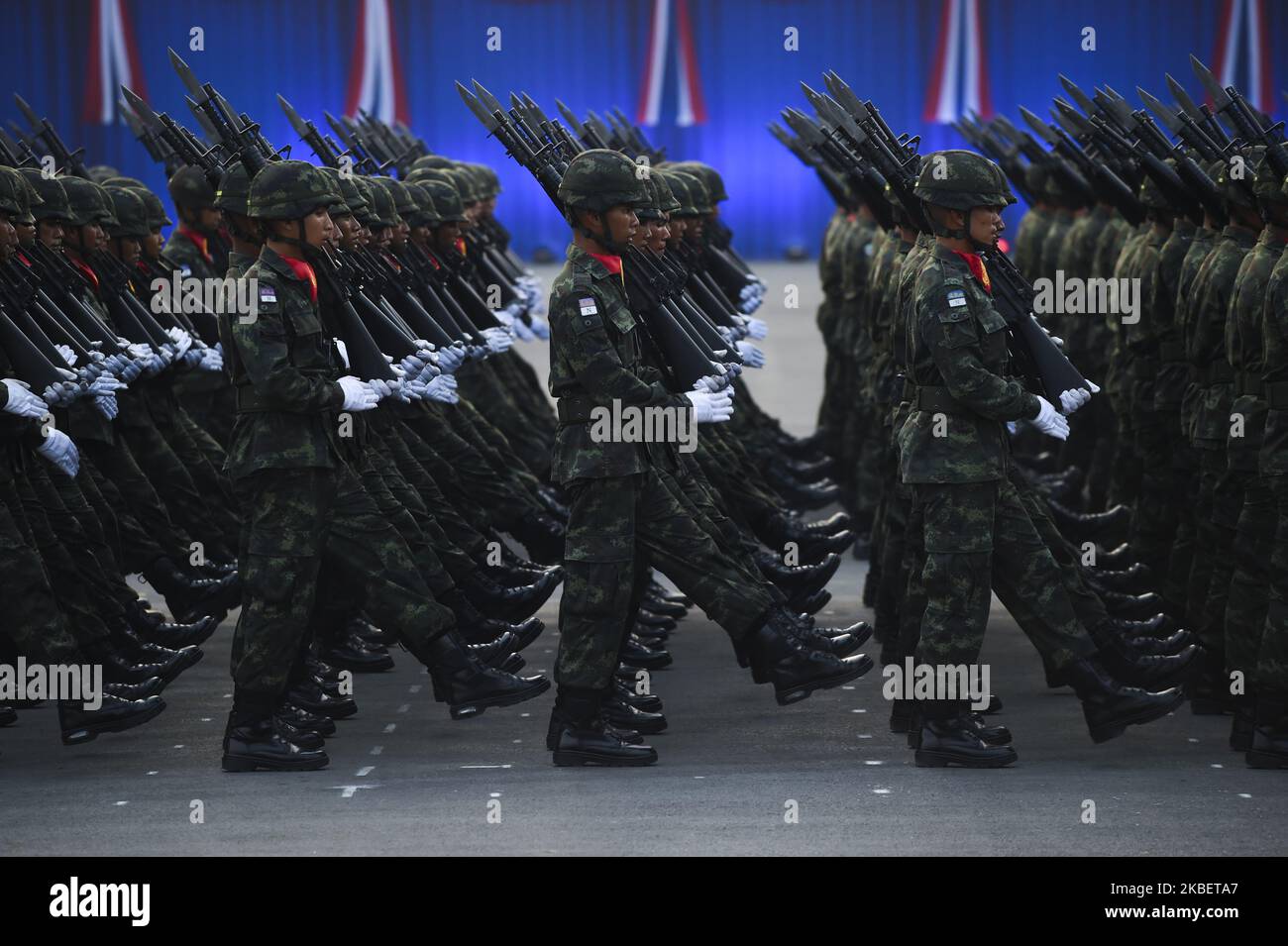 Les officiers militaires thaïlandais participent à une parade d'officiers militaires et de police à l'occasion du couronnement royal au Centre royal de cavalerie de l'armée thaïlandaise au camp militaire d'Adisorn dans la province de Saraburi, en Thaïlande, le 18 janvier 2020, qui marque la Journée royale des forces armées thaïlandaises. (Photo par Anusak Laowilas/NurPhoto) Banque D'Images