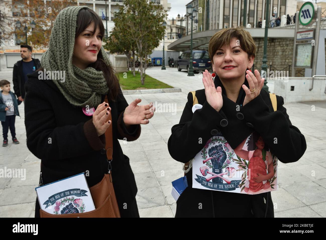 Les défenseurs des droits des femmes manifestent le 18 janvier 2020 dans le centre d'Athènes, en Grèce, en participant à la quatrième Marche mondiale des femmes pour l'égalité des droits, qui porte sur l'autonomie corporelle, les droits en matière de reproduction et le consentement sexuel. (Photo de Nicolas Koutsokostas/NurPhoto) Banque D'Images