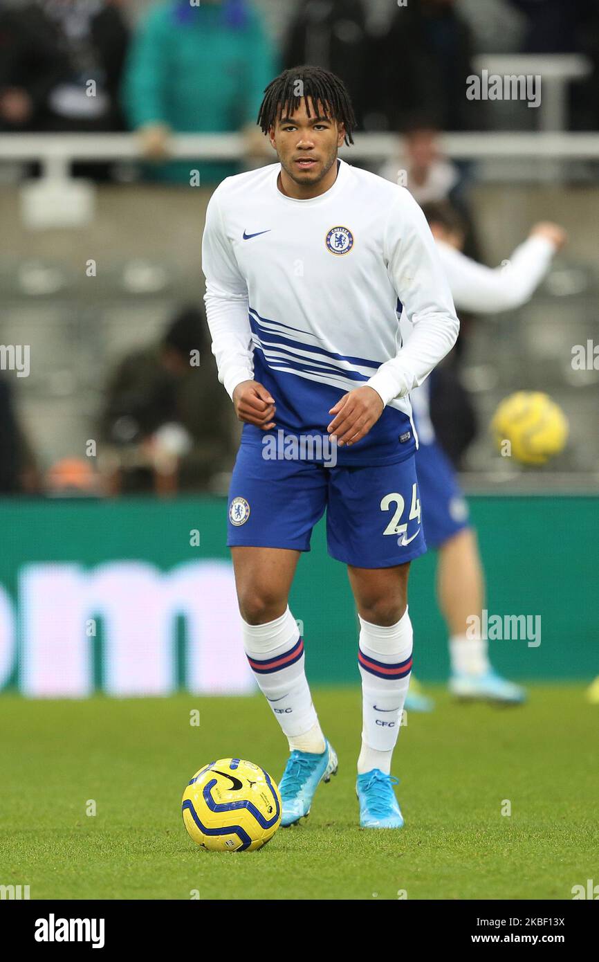 Reece James, de Chelsea, se réchauffe avant le match de la Premier League entre Newcastle United et Chelsea au St. James's Park, Newcastle, le samedi 18th janvier 2020. (Photo de Mark Fletcher/MI News/NurPhoto) Banque D'Images