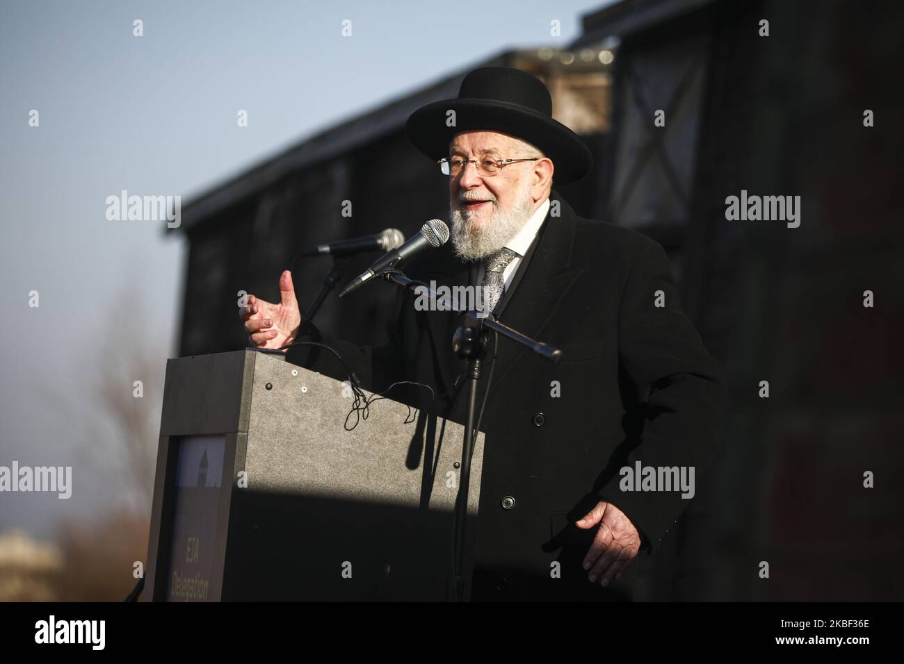 Le chef Rabbin Israël Meir Lau parle lors de la visite de la délégation de l'Association juive européenne (EJA) au camp de concentration d'Auschwitz-Birkenau II sur 21 janvier 2020 à Oswiecim, en Pologne. Des parlementaires et des ministres de l'éducation de toute l'Europe se sont réunis lors de l'événement "délégation de l'EJA à Auschwitz 2020" pour marquer le prochain anniversaire de la libération de l'ancien camp de concentration allemand nazi en 75th. (Photo de Beata Zawrzel/NurPhoto) Banque D'Images