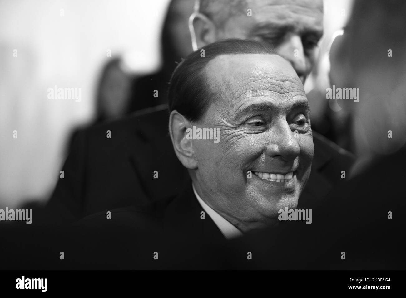 (NOTE DE LA RÉDACTION: Image convertie en noir et blanc) ancien Premier ministre italien et chef du parti Forza Italia, Silvio Berlusconi a prononcé un discours lors d'une conférence pour soutenir Jole Santelli sur 23 janvier 2020 à Lamezia terme (CZ) ahumé des élections régionales calabraises de 26 janvier 2020. (Photo par Andrea Pirri/NurPhoto) Banque D'Images