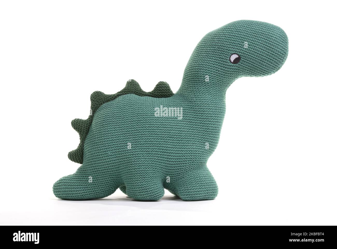 Dinosaure en peluche isolé sur fond blanc, vert Banque D'Images