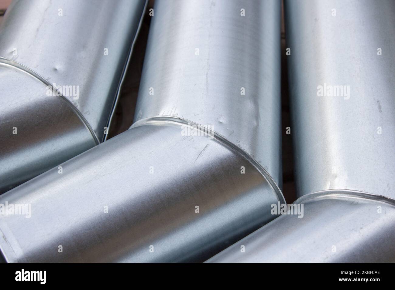 Tuyau de tôle galvanisée pour le drainage du tuyau d'évacuation de Zinc  Photo Stock - Alamy