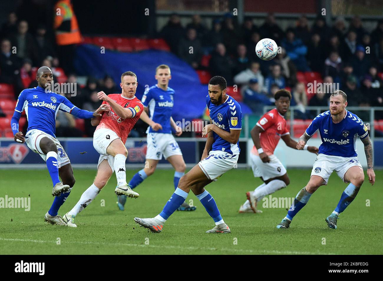 Adam Rooney de Salford City et Mohamed Sylla d'Oldham Athletic, Christian n'Guessan d'Oldham Athletic et David Wheater d'Oldham Athletic lors du match Sky Bet League 2 entre Salford City et Oldham Athletic à Moor Lane, Salford, le samedi 25th janvier 2020. (Photo d'Eddie Garvey/MI News/NurPhoto) Banque D'Images