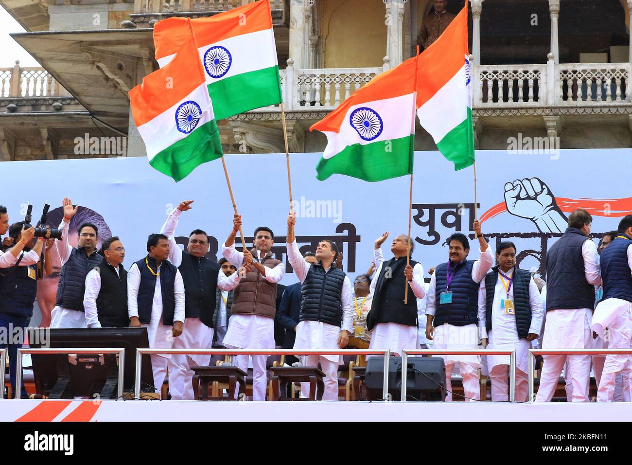 Jaipur: L'ancien Président de l'UPA et chef du Congrès Rahul Gandhi , le Ministre en chef du Rajasthan Ashok Ghelot , le Ministre en chef adjoint Sachin Pilot avec d'autres dirigeants pendant le 'Yuva Akrosh Rally' à Jaipur, Rajasthan, Inde, janvier 28,2020. (Photo de Vishal Bhatnagar/NurPhoto) Banque D'Images