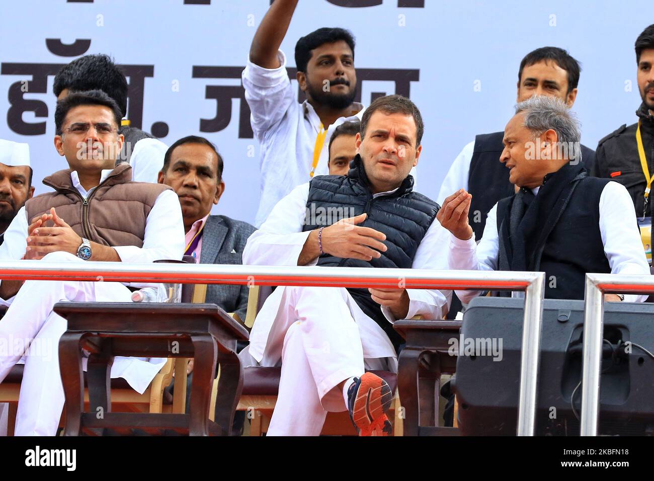 Jaipur: L'ancien Président de l'UPA et chef du Congrès Rahul Gandhi , le Ministre en chef du Rajasthan Ashok Ghelot , le Ministre en chef adjoint Sachin Pilot avec d'autres dirigeants pendant le 'Yuva Akrosh Rally' à Jaipur, Rajasthan, Inde, janvier 28,2020. (Photo de Vishal Bhatnagar/NurPhoto) Banque D'Images