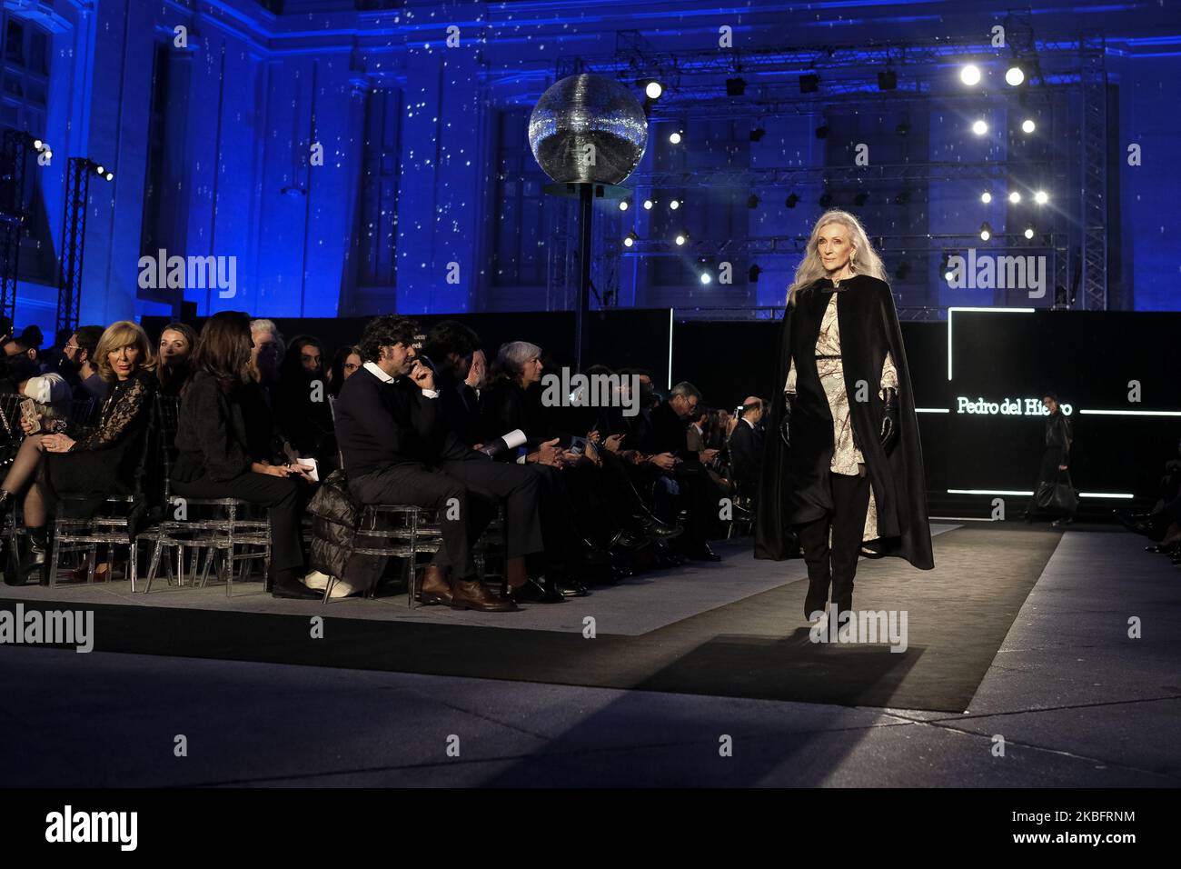 Un modèle marche sur la piste du spectacle de mode Pedro del Hierro pendant la semaine de mode Mercedes Benz Madrid automne/hiver 2020-21 sur 29 janvier 2020 à Madrid, Espagne (photo par Oscar Gonzalez/NurPhoto) Banque D'Images