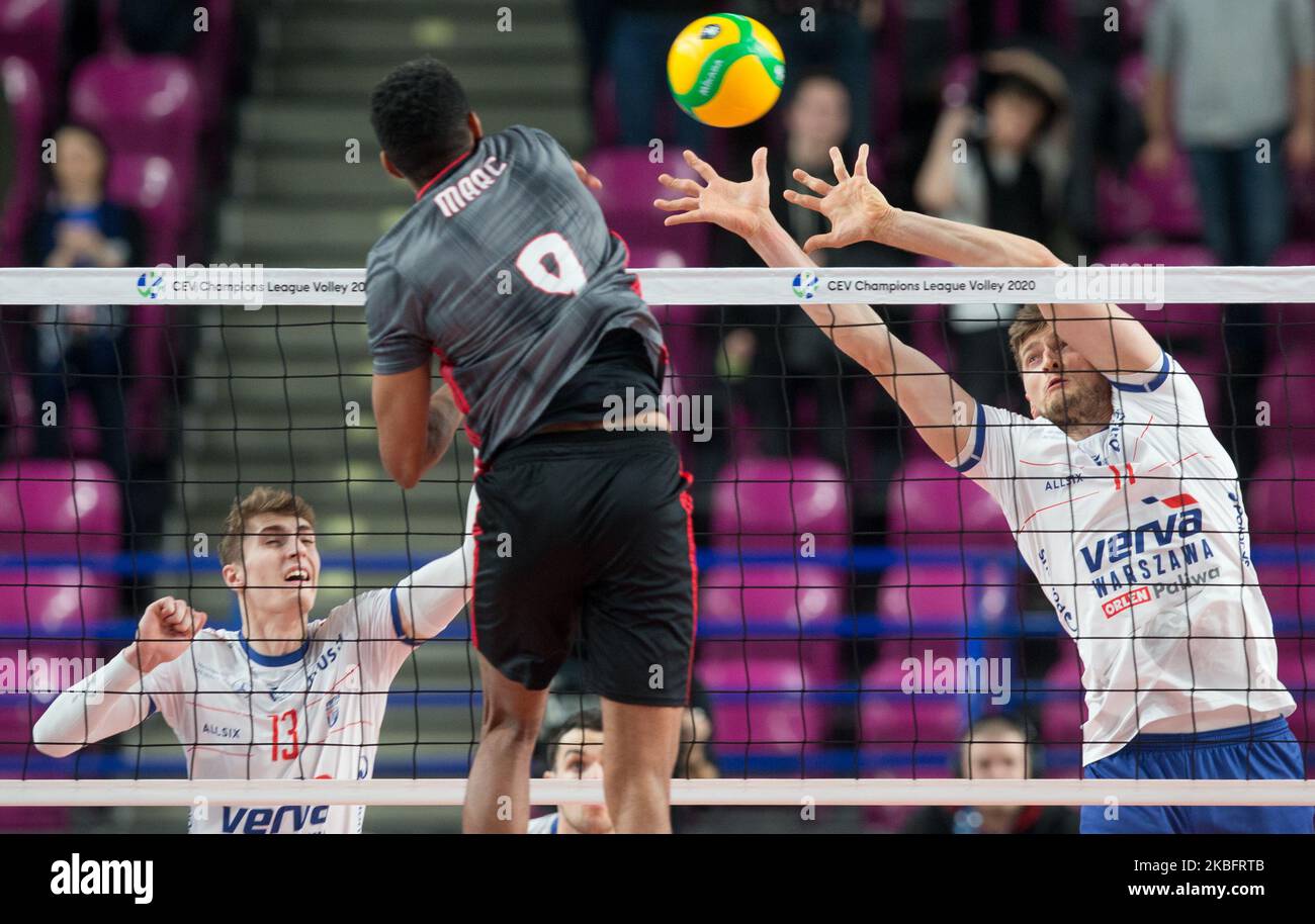 Igor Grobelny (Verva), Marc-Anthony Honoré (Benfica), Piotr Nowakowski (Verva) pendant le match de la Ligue des champions EV Volley 2020 entre Verva Warszawa et Benfica Lisbona, à Varsovie, en Pologne, sur 29 janvier 2029. (Photo par Foto Olimpik/NurPhoto) Banque D'Images