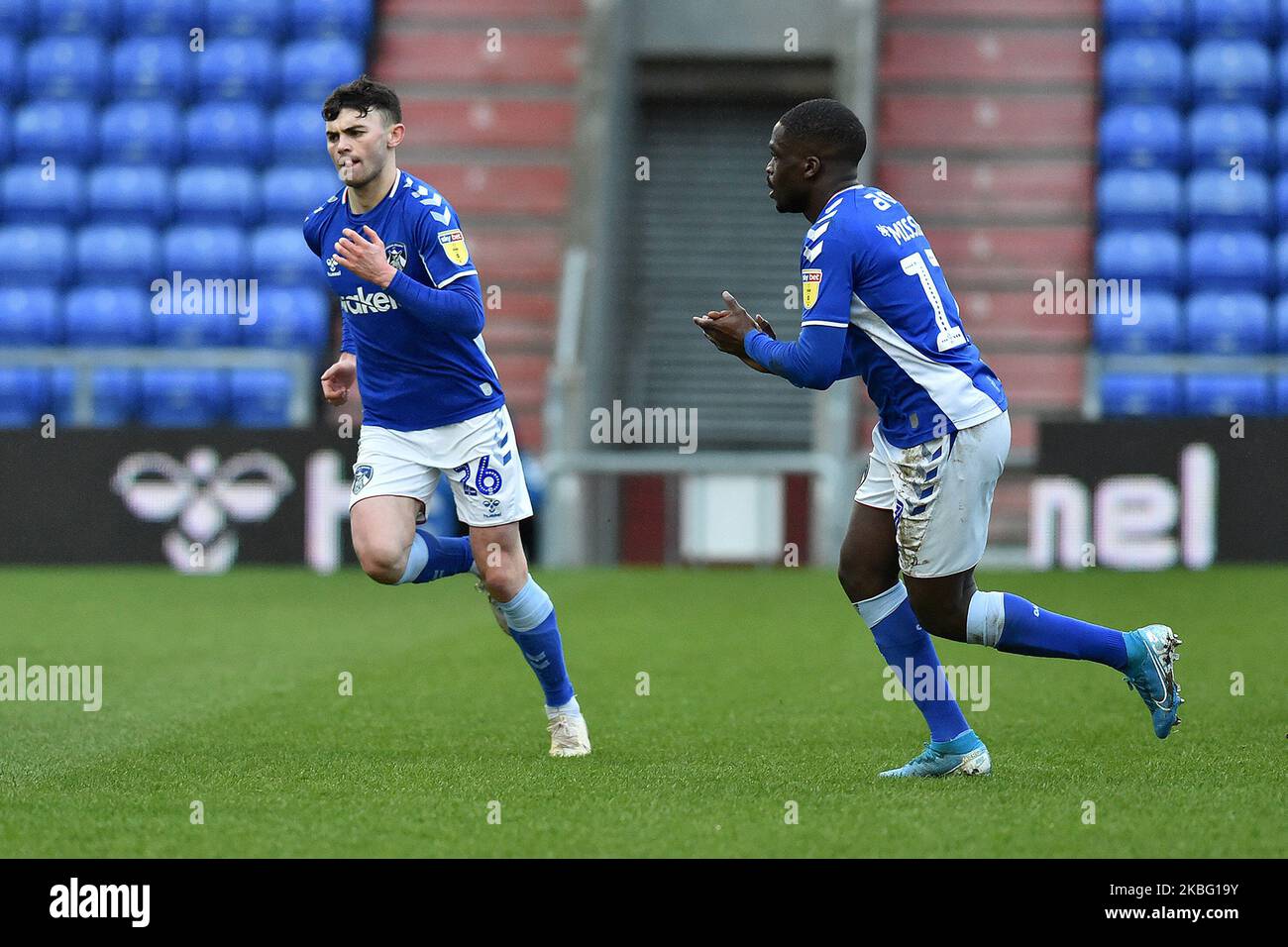 Jonny Smith, d'Oldham Athletic, célèbre le deuxième but de ses côtés lors du match de la Sky Bet League 2 entre Oldham Athletic et Bradford City à Boundary Park, Oldham, le samedi 1st février 2020. (Photo d'Eddie Garvey/MI News/NurPhoto) Banque D'Images