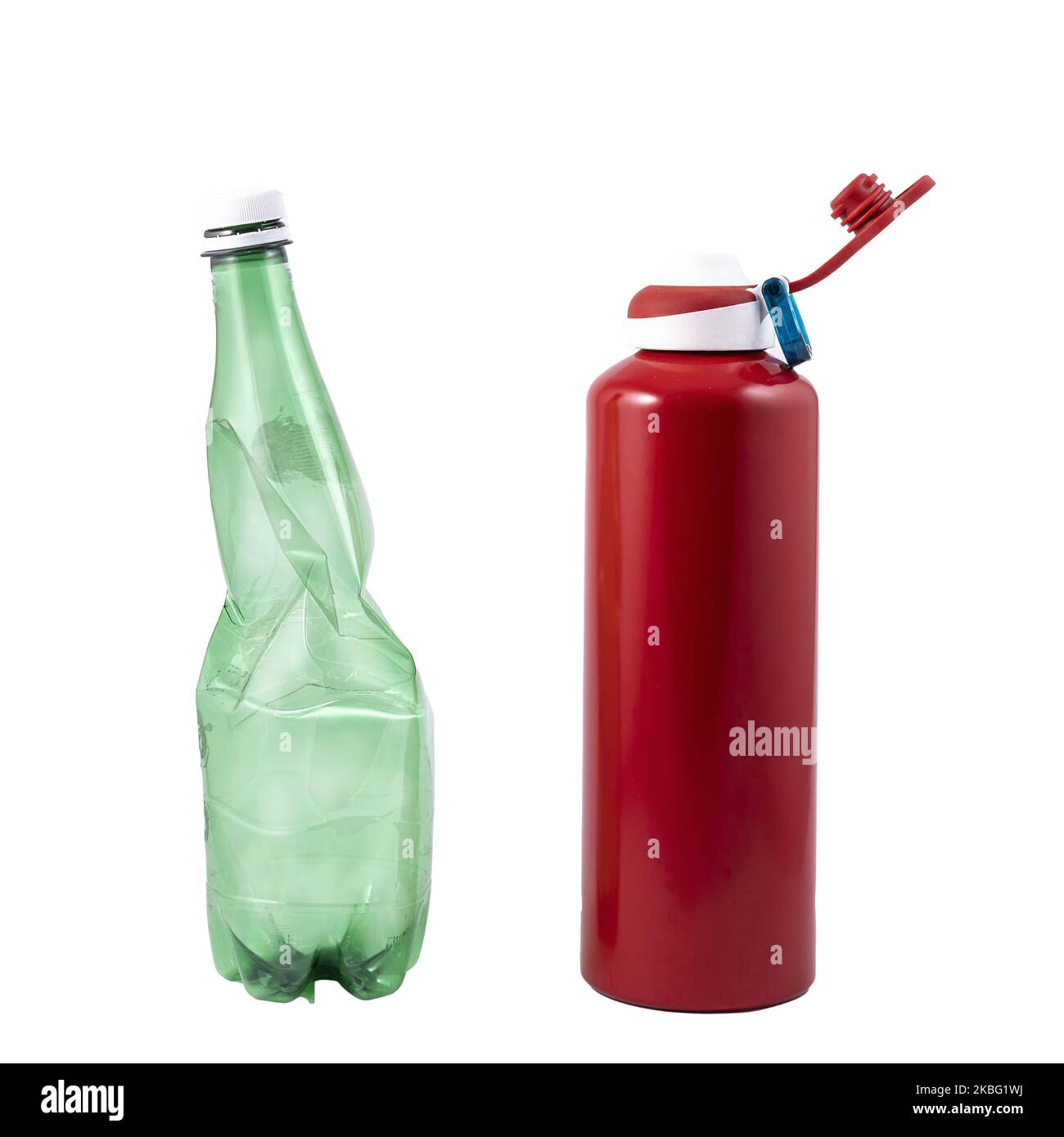 le choix écologique : de la bouteille en plastique à la bouteille en aluminium réutilisable sur un fond transparent Banque D'Images