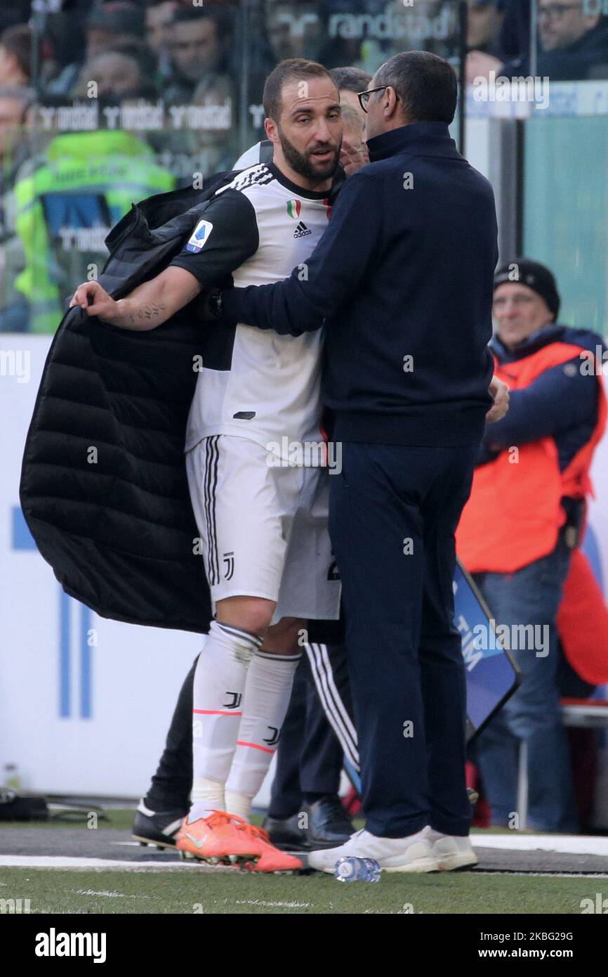 Gonzalo Higuain de Juventus réagit au remplacement par l'entraîneur-chef de Juventus de Maurizio Sarri pendant la série Un match entre Juventus et l'ACF Fiorentina au stade Allianz sur 02 février 2020 à Turin, en Italie. (Photo de Giuseppe Cottini/NurPhoto) Banque D'Images