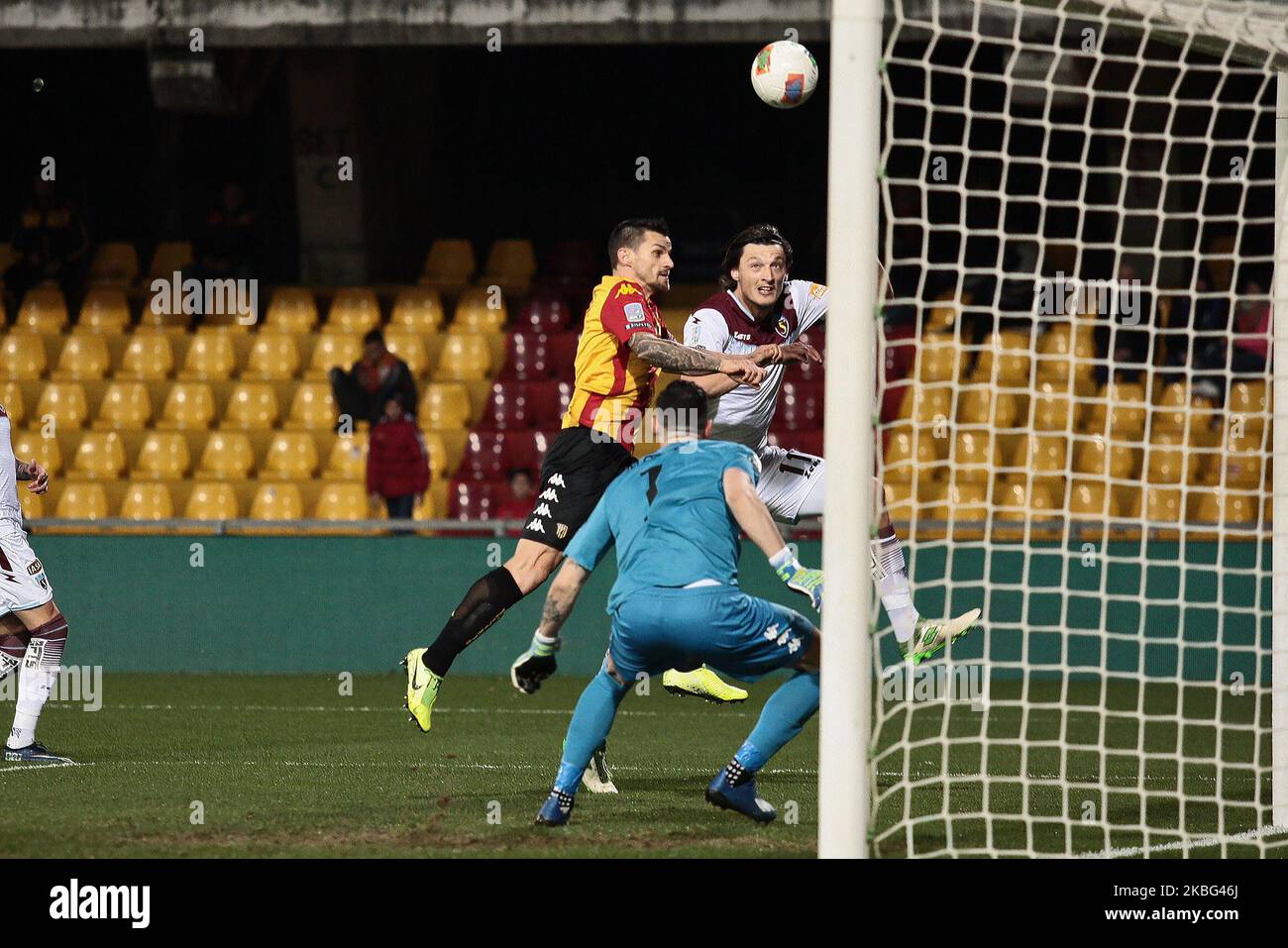 Bosniaque Milan Djuric des États-Unis Salernitana a fait un but lors du match de football de Derby Italien série B entre Benevento Calcio et US Salernitana au stade Ciro Vigorito à Benevento, Italie sur 2 février 2020 (photo de Paolo Manzo/NurPhoto) Banque D'Images