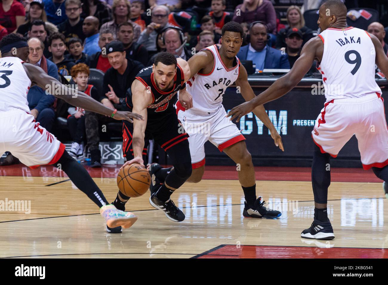 Zach Lavine #8 de Chicago Bulls tente d'obtenir le ballon pendant le match de la saison régulière de la NBA des Toronto Raptors contre Chicago Bulls à l'aréna de la Banque Scotia sur 02 février 2020 à Toronto, Canada (Toronto Raptors a gagné 129-102) (photo par Anatoliy Cherkasov/NurPhoto) Banque D'Images