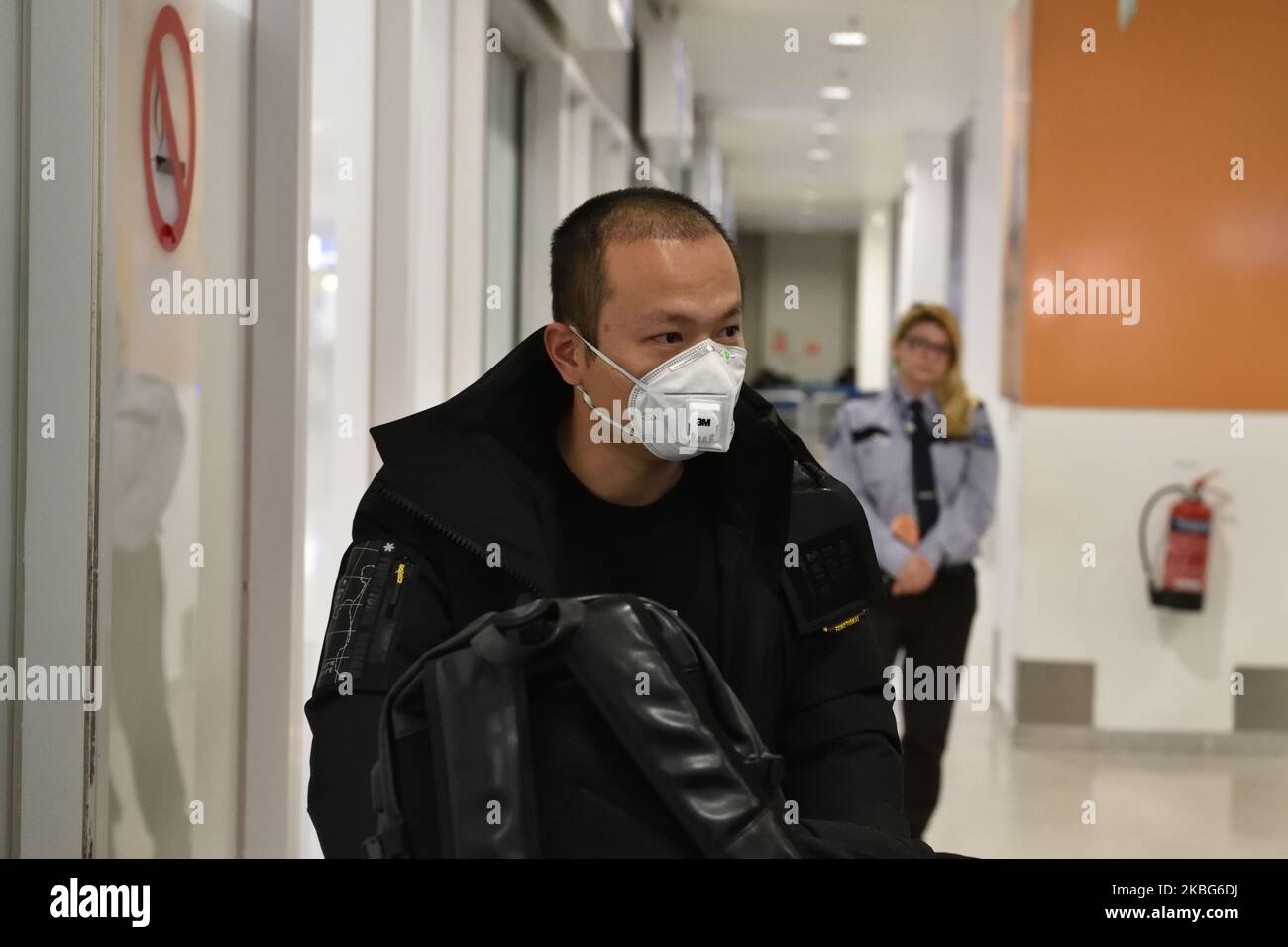 Les passagers à bord du vol CA863 d'Air China en provenance de Pékin arrivent à l'aéroport d'Athènes El. Venizelos portant des masques de protection contre le coronavirus le 3 février 2020 à Athènes, Grèce. (Photo de Nicolas Koutsokostas/NurPhoto) Banque D'Images