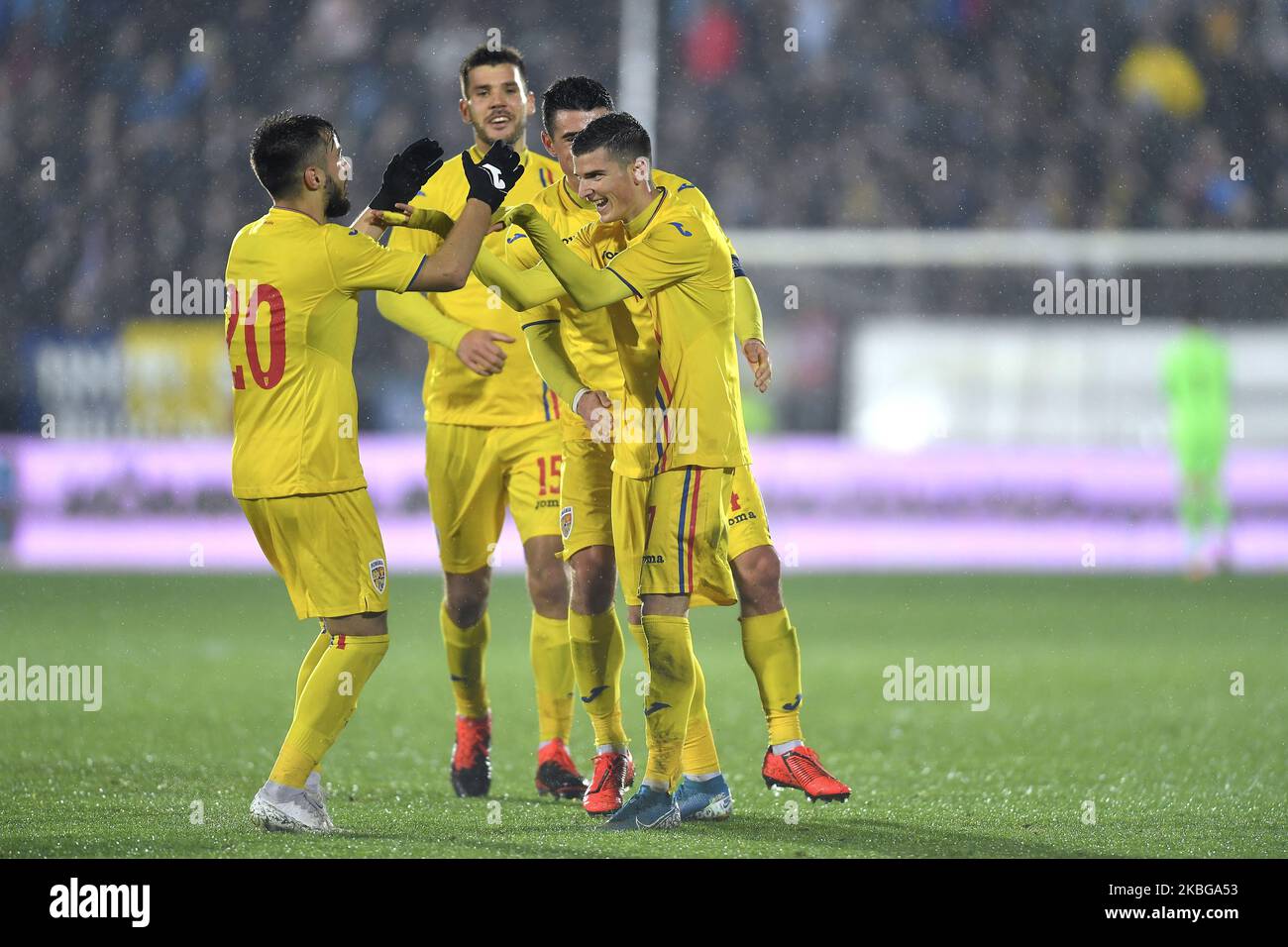 Valentin Mihaila, Andrei Ciobanu, Alexandru Pascanu et Andrei Chindris de Roumanie U21 célèbrent lors du match de l'UEFA U21 championnat entre la Roumanie U21 contre la Finlande U21, à Voluntari, Roumanie, sur 14 novembre 2019. (Photo par Alex Nicodim/NurPhoto) Banque D'Images