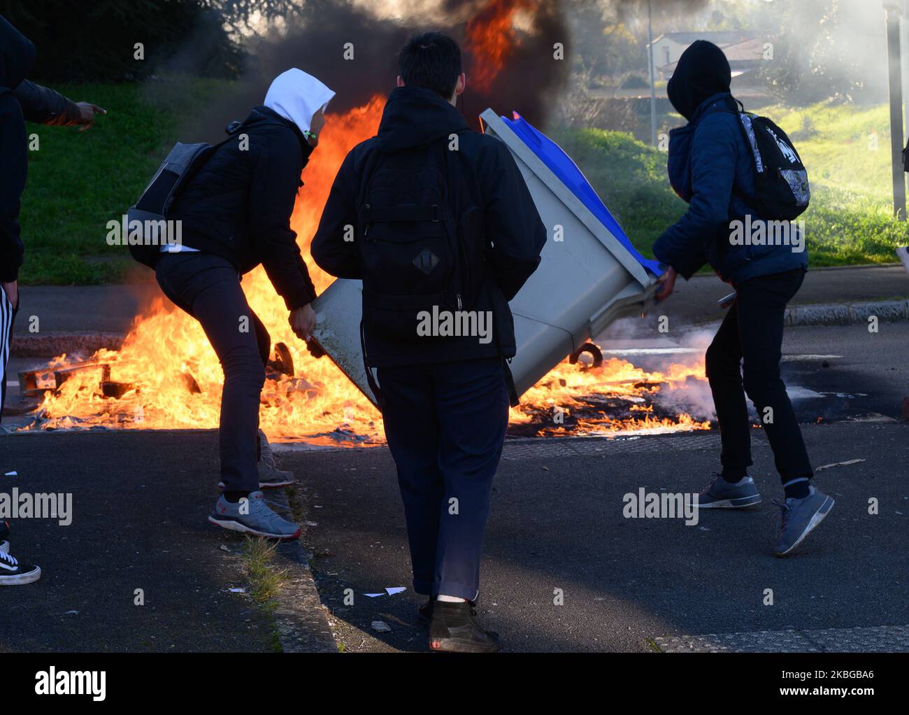 Cinquante lycéens ont provoqué des affrontements lors du blocage du Lycée des Bourdonniès¨à Nantes (France) sur 6 février 2020 pour protester contre l'application de la réforme du baccalauréat (E3C). (Photo par Estelle Ruiz/NurPhoto) Banque D'Images