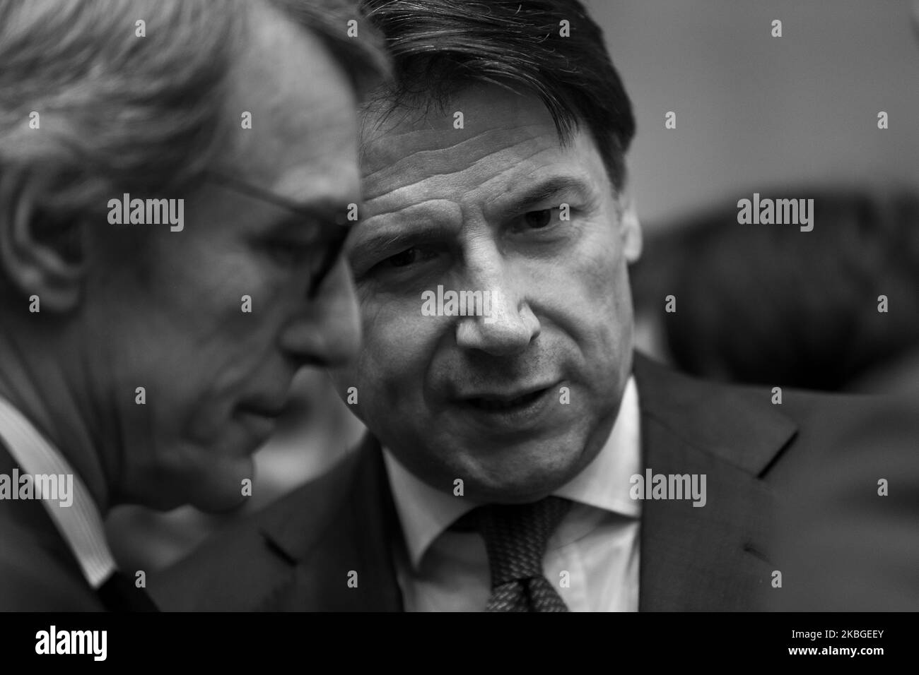 (NOTE DE LA RÉDACTION: L'image a été convertie en noir et blanc) le Premier ministre italien Giuseppe Conte (R) et le Président du Parlement européen David Sassoli (L), après la conférence organisée par le Parlement européen à Rome sur 7 février 2020 (photo d'Andrea Pirri/NurPhoto) Banque D'Images