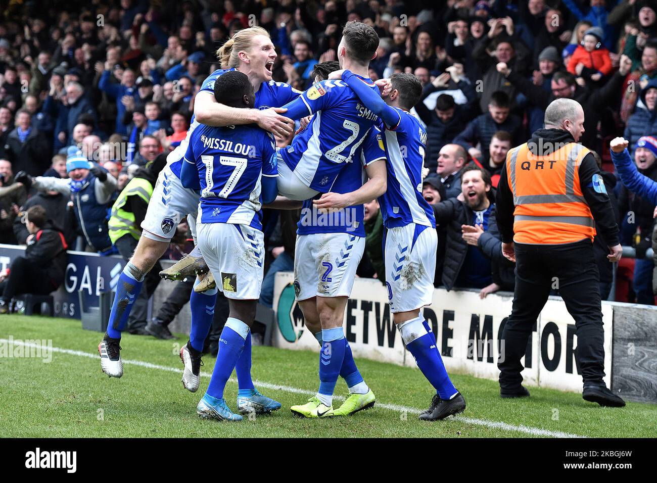 Jonny Smith, d'Oldham Athletic, célèbre le but d'ouverture du match lors du match Sky Bet League 2 entre Crewe Alexandra et Oldham Athletic au stade Alexandra, Crewe, le samedi 8th février 2020. (Photo d'Eddie Garvey/MI News/NurPhoto) Banque D'Images