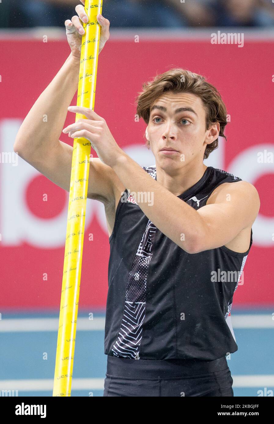 L'Armand Duplantis de Suède se concentre avant de sauter pour établir un record mondial de voûte polaire de 6,17 mètres à l'Orlen Copernicus Cup 2020 World Athletics Indoor meeting on 08 février 2020 à Torun, en Pologne. (Photo par Foto Olimpik/NurPhoto) Banque D'Images