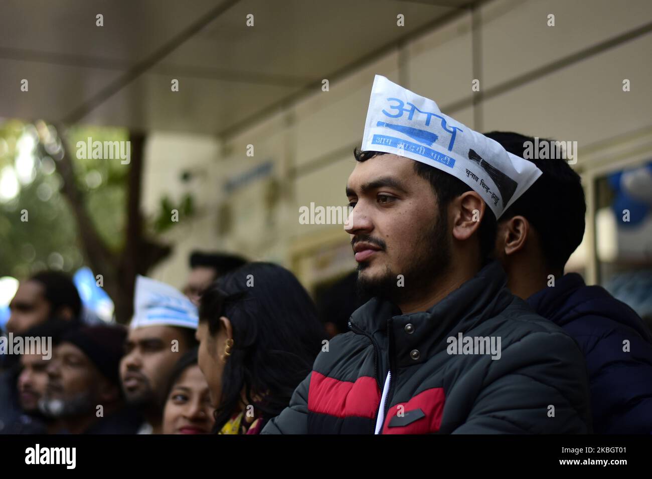 Les partisans du parti AAM Aadmi (AAPwait pour les résultats des élections régionales dans la capitale de l'Inde New Delhi le 11 février 2020. Les partisans de l'AAP se sont rassemblés et ont célébré à New Delhi principalement au siège du parti après la victoire radicale contre le parti du Premier ministre indien Narendra Modi. (Photo de Muzamil Mattoo/NurPhoto) Banque D'Images