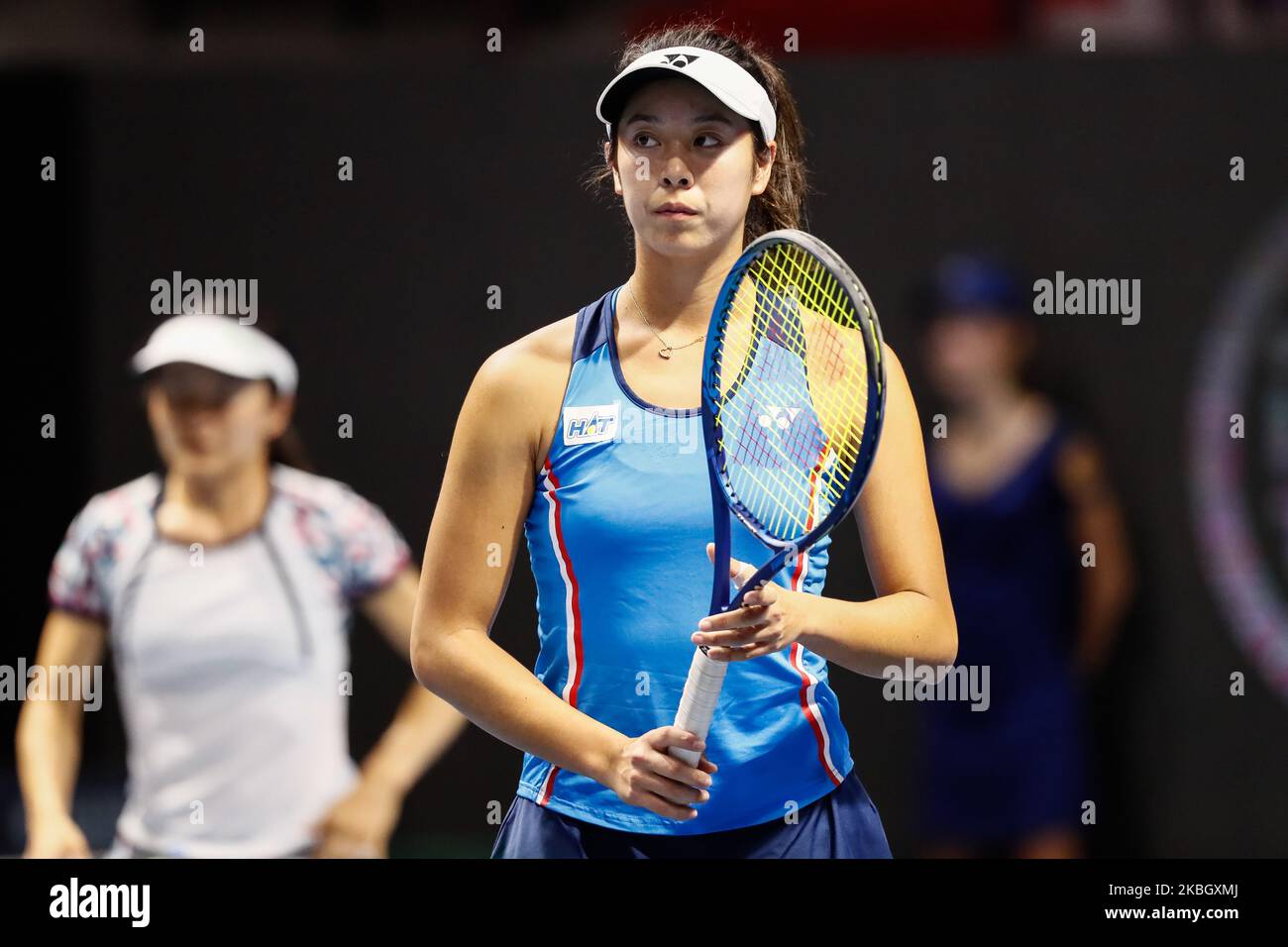 Le Japon couple Shuko Ayoama et Ena Shibahara (C) en action contre Anastasia Potapova de Russie et Yulia Putintseva du Kazakhstan lors de leur WTA Saint-Pétersbourg Trophée des dames 2020 tournoi de tennis femmes double quart de finale match sur 13 février 2020 à Saint-Pétersbourg, Russie. (Photo de Mike Kireev/NurPhoto) Banque D'Images