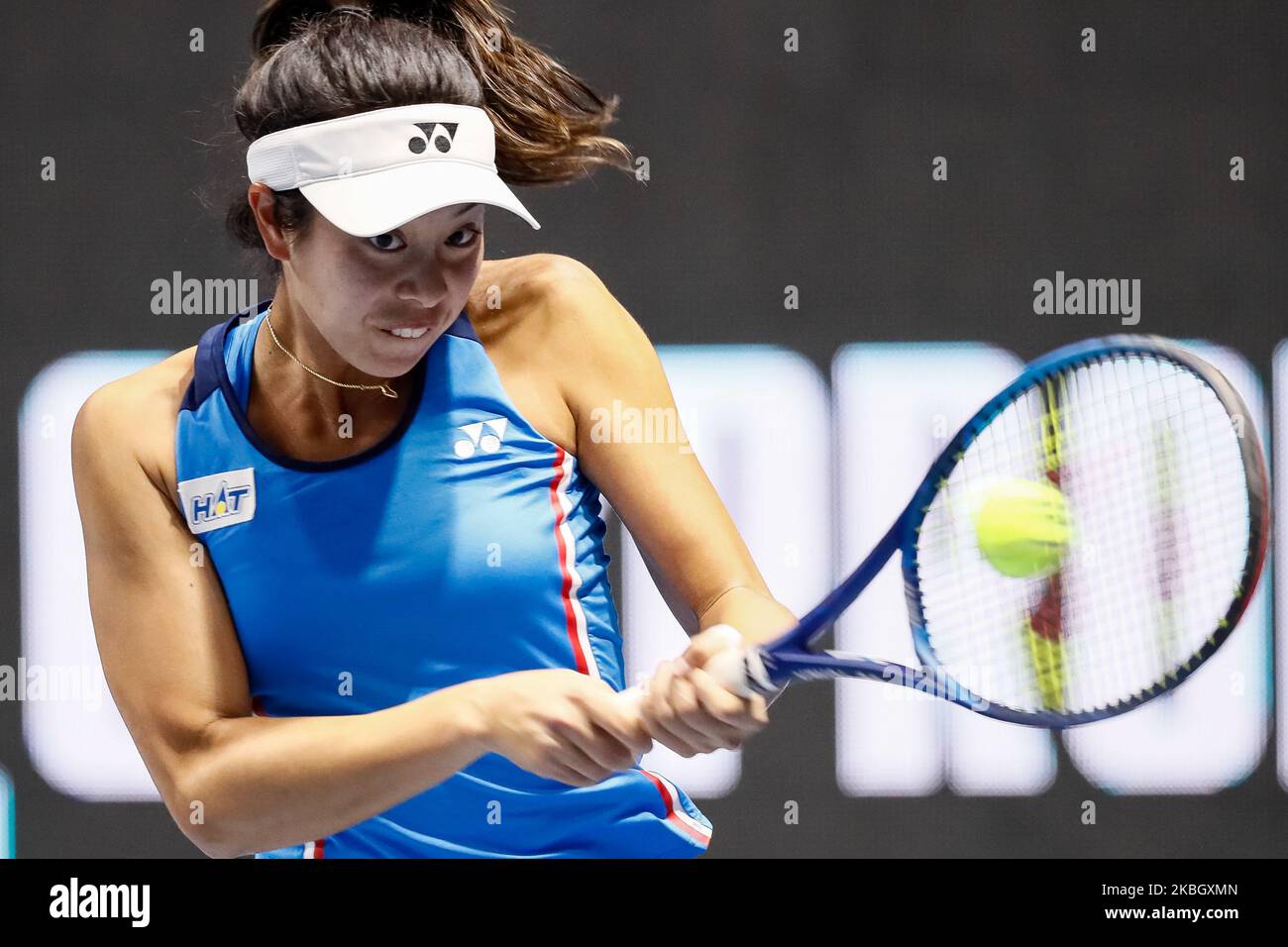 ENA Shibahara du Japon retourne le ballon lors de son double quart de finale de match avec la partenaire Shuko Ayoama (non vu) contre Anastasia Potapova de Russie et Yulia Putintseva du Kazakhstan à 2020 WTA St Petersburg Ladies Trophy Tournoi de tennis sur 13 février 2020 à Saint Petersbourg, Russie. (Photo de Mike Kireev/NurPhoto) Banque D'Images