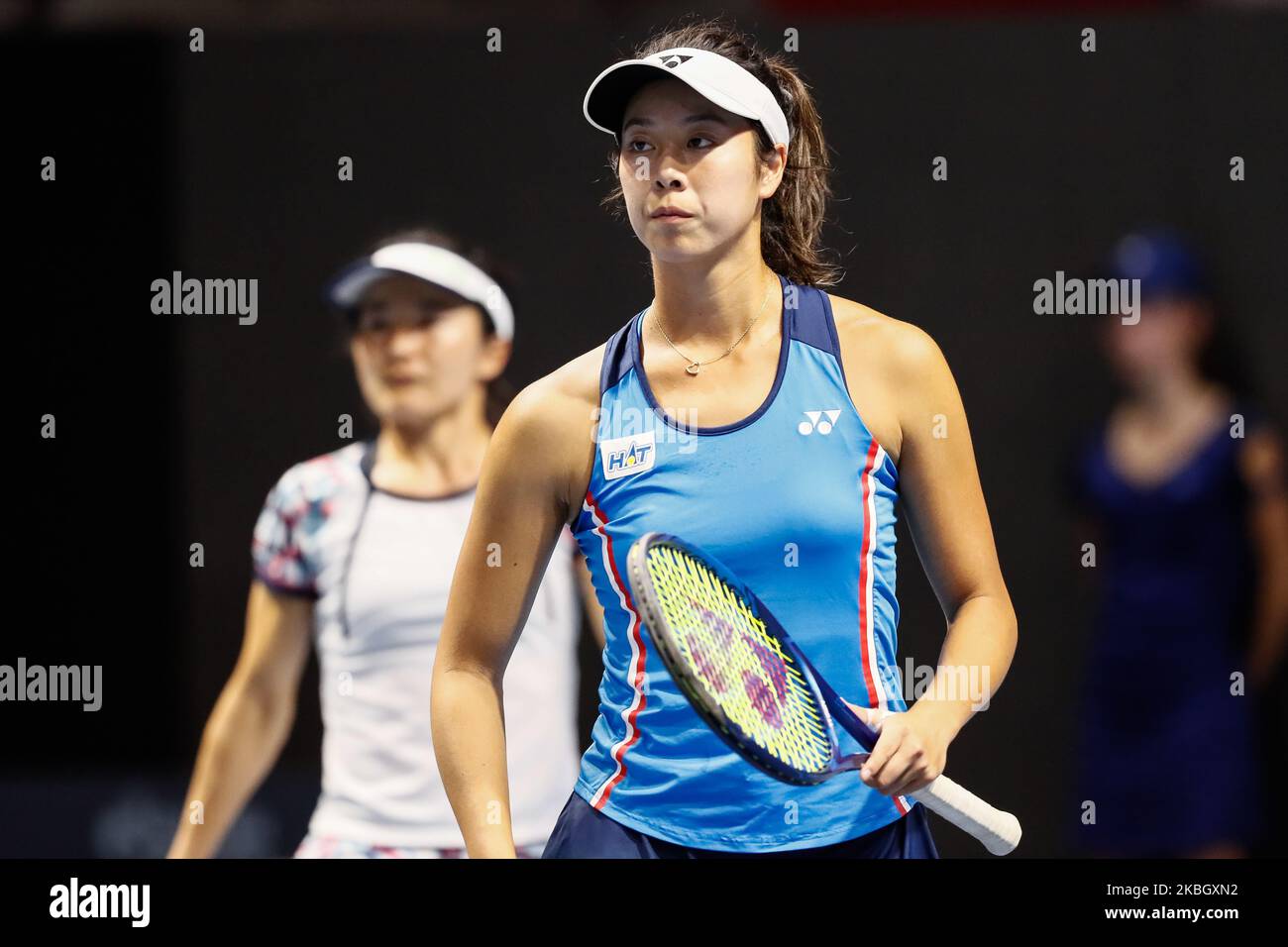Le Japon couple Shuko Ayoama et Ena Shibahara (R) en action contre Anastasia Potapova de Russie et Yulia Putintseva du Kazakhstan lors de leur WTA Saint-Pétersbourg Trophée des dames 2020 tournoi de tennis femmes double quart-finale match sur 13 février 2020 à Saint-Pétersbourg, Russie. (Photo de Mike Kireev/NurPhoto) Banque D'Images