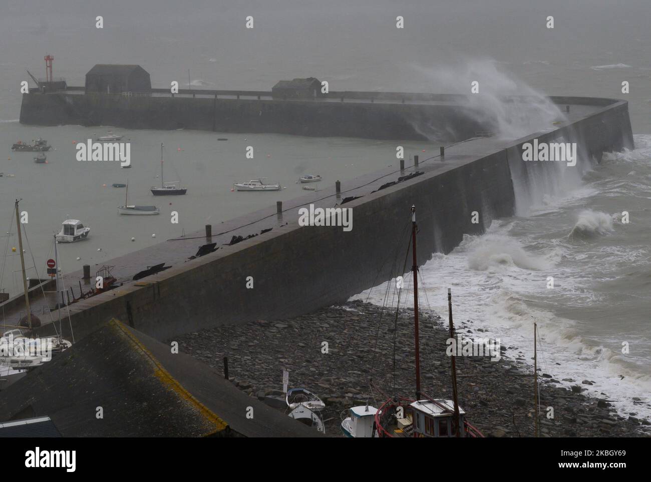 Photo de la mer agitée prise pendant le passage de la tempête Ines à Granville (département de Manche, France), sur 13 février 2020. (Photo par Estelle Ruiz/NurPhoto) Banque D'Images