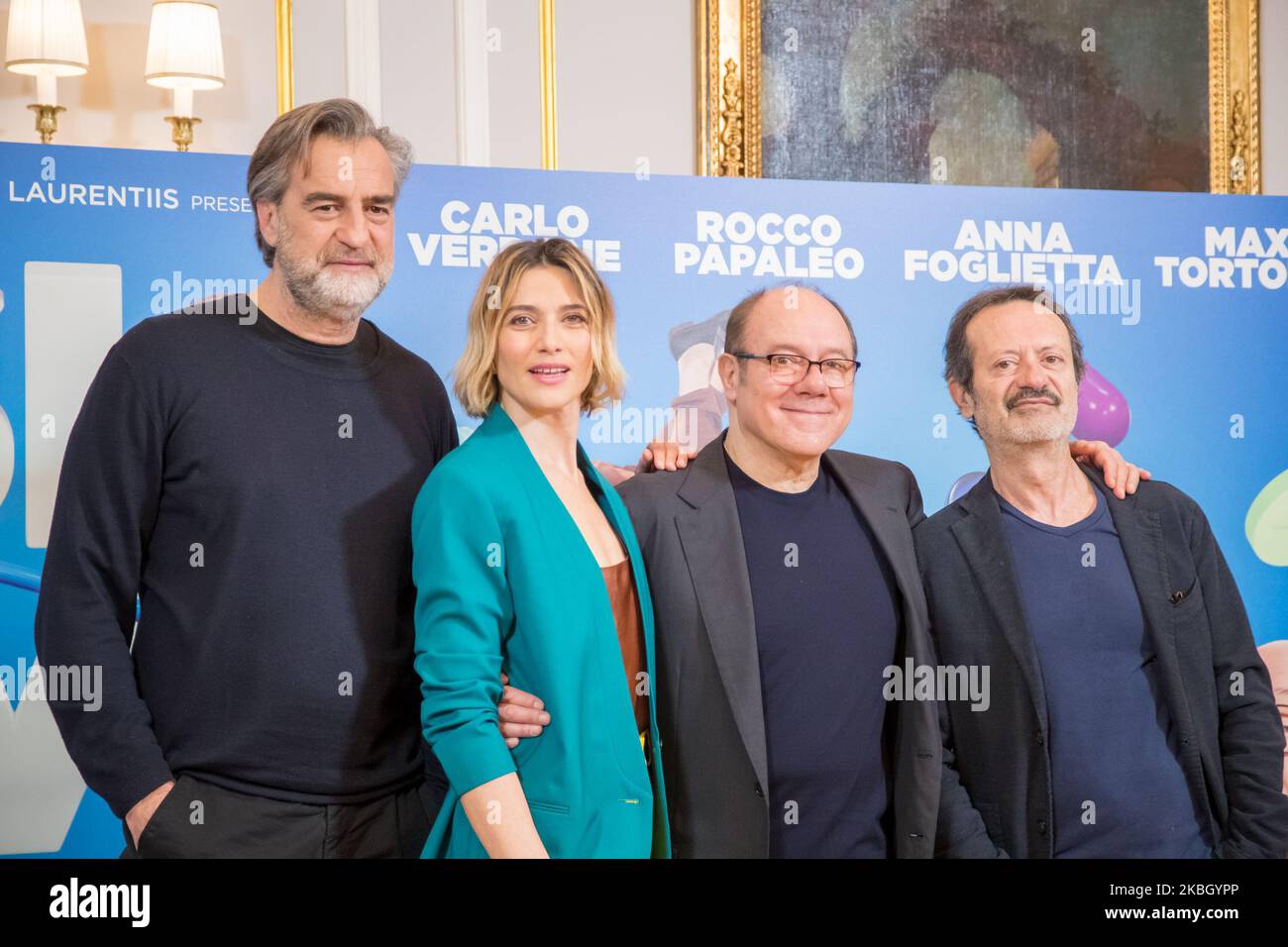 (G-D) Max Tortora, Anna Foglietta, Carrlo Verdone, Rocco Papaleo assistez à la séance photo « 'vit una Volta Sola'' à l'hôtel St. Regis sur 14 février 2020 à Rome, en Italie. (Photo de Mauro Fagiani/NurPhoto) Banque D'Images