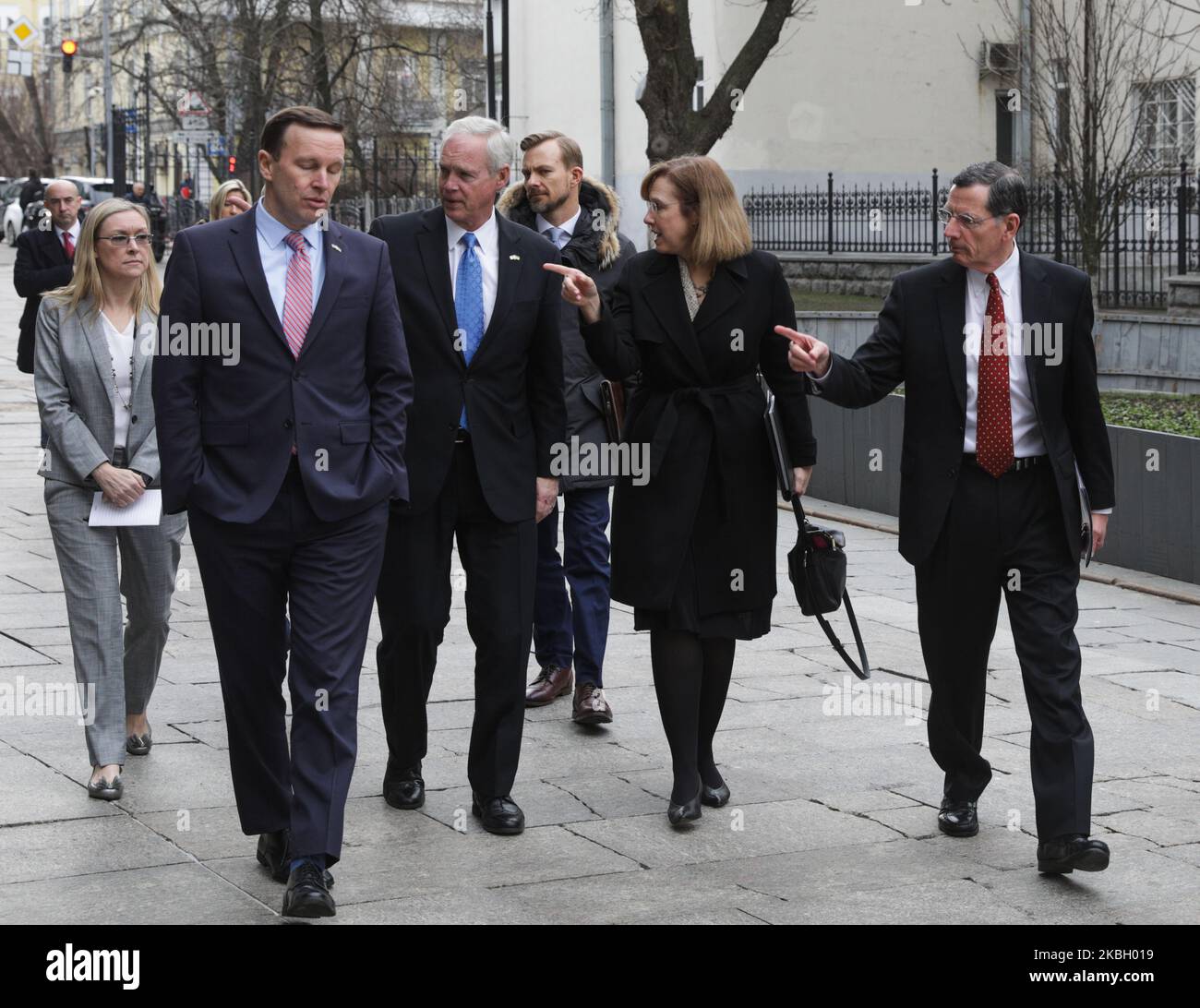 Les sénateurs Ron Johnson(3rd L), Chris Murphy(2nd L) et John Barrasso (R) arrivent au bureau du président Zelensky à Kiev, en Ukraine, au 14 février 2020. Les sénateurs américains rendent visite au président ukrainien (photo de Sergii Kharchenko/NurPhoto) Banque D'Images