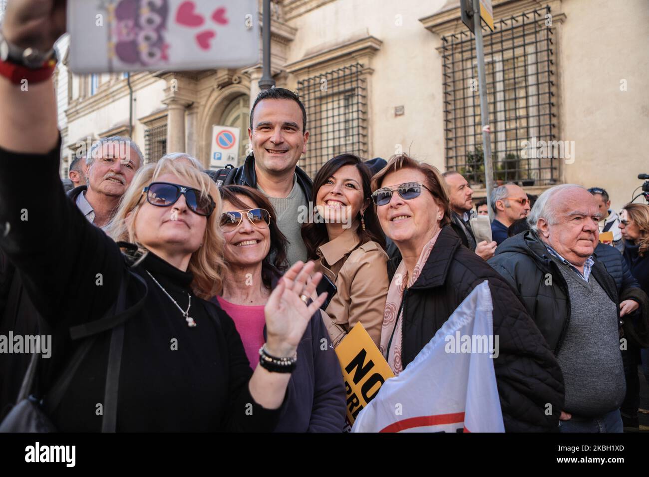 La sénatrice italienne Barbara Floridia lors d'un rassemblement contre des parlementaires qui tentent d'annuler une loi récente qui restreint les pensions somptueuses des politiciens (appelées « Vitalizi ») à Rome, sur 15 février 2020. (Photo par Andrea Pirri/NurPhoto) Banque D'Images