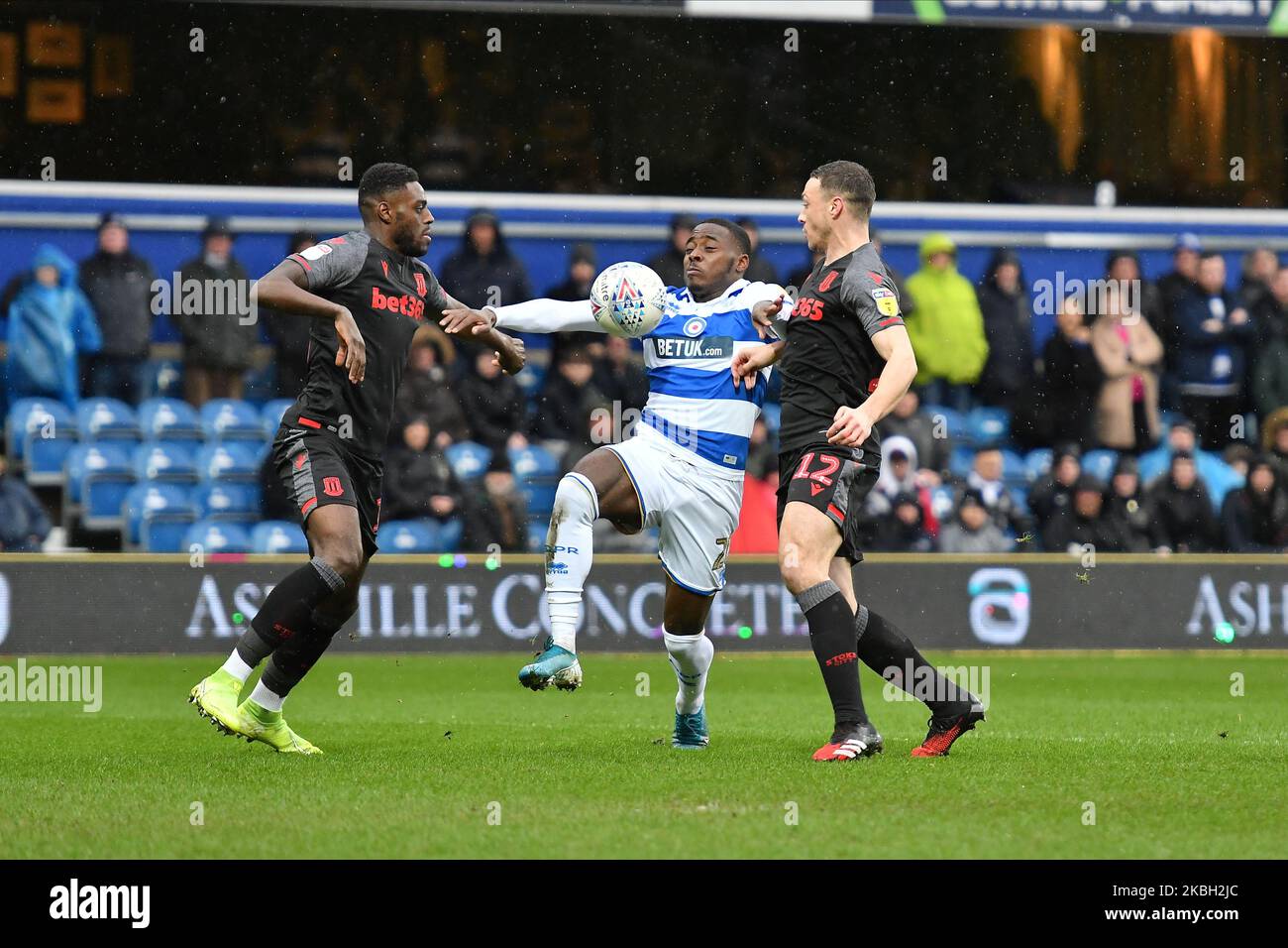 Bright Osayi-Samuel, James Chester, Bruno Martins Indi lors du match de championnat Sky Bet entre Queens Park Rangers et Stoke City au stade Kiyan Prince Foundation sur 15 février 2020 à Londres, en Angleterre. (Photo par MI News/NurPhoto) Banque D'Images