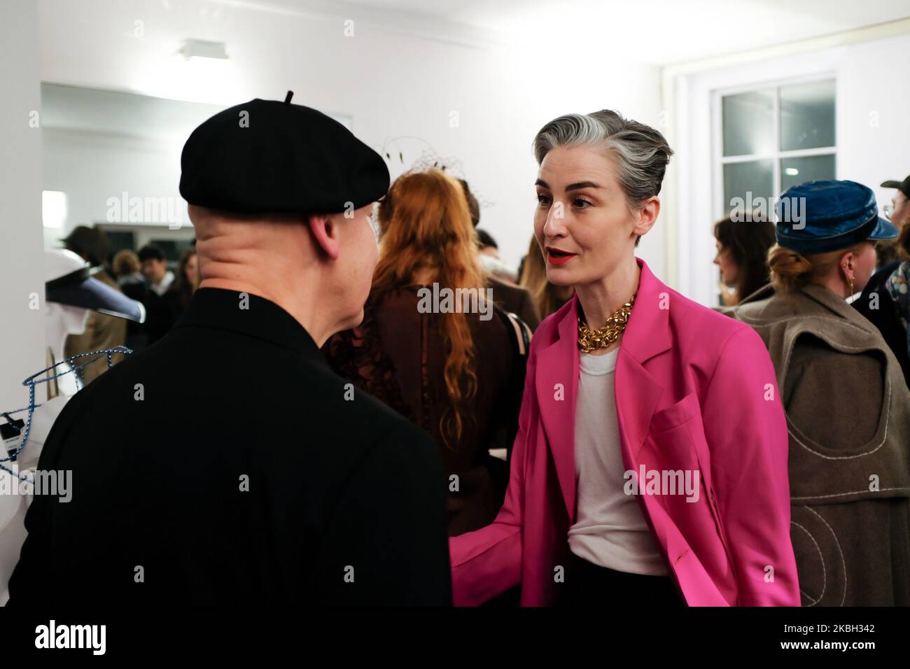 Stephen Jones et Erin O'Connor (R) assistent à la présentation de Stephen Jones Millinery lors de la semaine de la mode de Londres du 2020 février sur 15 février 2020 à Londres, en Angleterre. Stephen Jones marque son anniversaire de 40th, présentant sa collection de AW20 nommé son temps. (Photo par Alberto Pezzali/NurPhoto) Banque D'Images