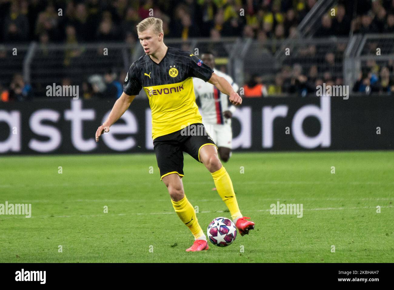 Erling Braut Haaland de BVB contrôle le ballon lors de la Ligue des champions de l'UEFA, le 16 dernier, match de football de première jambe Borussia Dortmund contre le FC Paris Saint-Germain à Dortmund, en Allemagne, sur 18 février 2020. (Photo de Peter Niedung/NurPhoto) Banque D'Images