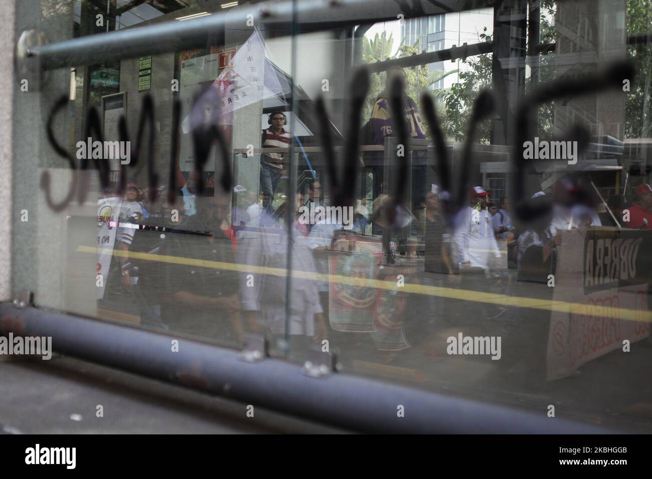 Les organisations autochtones agglutinées au Congrès national des autochtones, Et la société civile, mobilisée contre les mégaprojets d'infrastructure et de tourisme dans différentes régions du pays qui menacent de causer des dommages à leurs communautés, en plus d'exiger la justice un an après le meurtre de Samir Flores, activiste de l'environnement, sur 21 février 2020 à Mexico. (Photo par Carlos OGAZ/NurPhoto) Banque D'Images