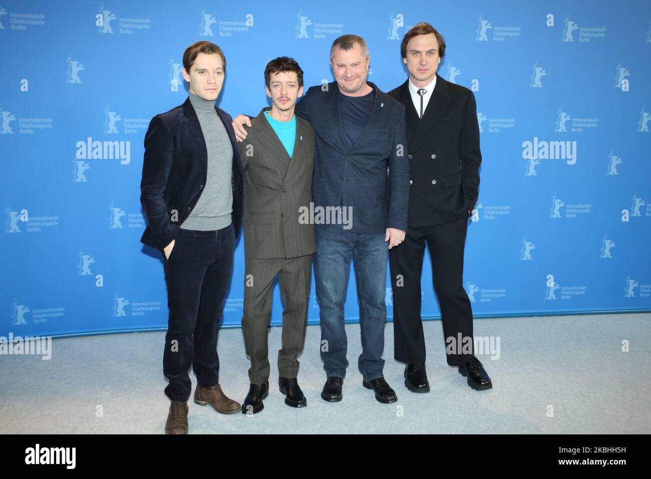 De gauche à droite) Jonas Nay, Nahuel Perez Biscayart, Vadim Perelman et Lars Eidinger assistent à une séance photo avant la conférence de presse du film ''Perse Lesson'' lors du Festival International du film de Berlinale 70th dans Grand Hyatt à Berlin, Allemagne sur 22 février 2020. (Photo par Dominika Zarzycka/NurPhoto) Banque D'Images