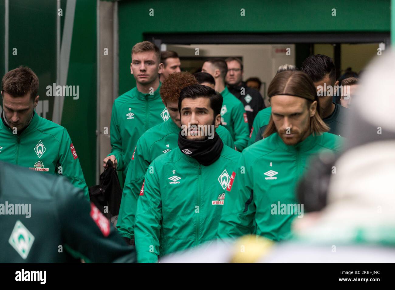 Nuri Sahin (au milieu) de Brême regarde avant 1. Bundesliga match SV Werder Bremen contre Borussia Dortmund à Brême, Allemagne, on 22 février 2020. (Photo de Peter Niedung/NurPhoto) Banque D'Images