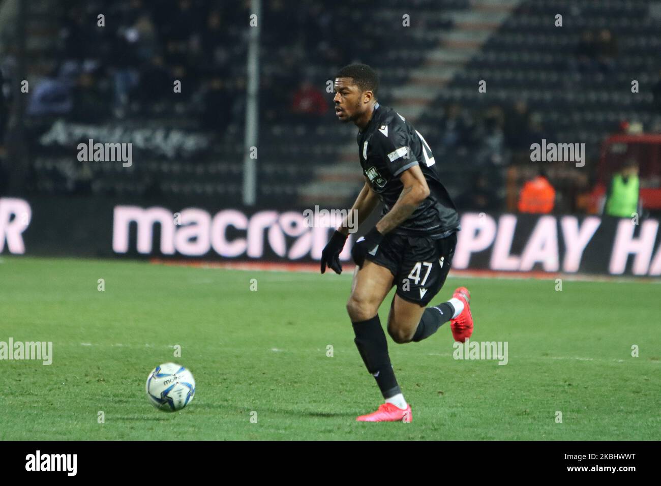 Chuba Amechi Akpom #47 attaquant du PAOK FC pendant PAOK Thessaloniki / OFI Crete FC avec le score final 4-0 pour la Super League 1 Grèce au stade Toumba, stade de PAOK à Thessalonique. Akpom a marqué la première et la deuxième (pénalité) de PAOK. Chuba Akpom est un joueur de football anglais professionnel qui a déjà fait carrière à Arsenal et qui a prêté à Brentford, Coventry City, Nottingham Forest, Hull City, Brighton, Hove Albion et Sint-Truiden. Il a également participé aux jeunes équipes nationales d'Angleterre U16, U17, U18, U19, U20, U21. 9 février 2020 (photo de Nicolas Economou/NurPhoto) Banque D'Images