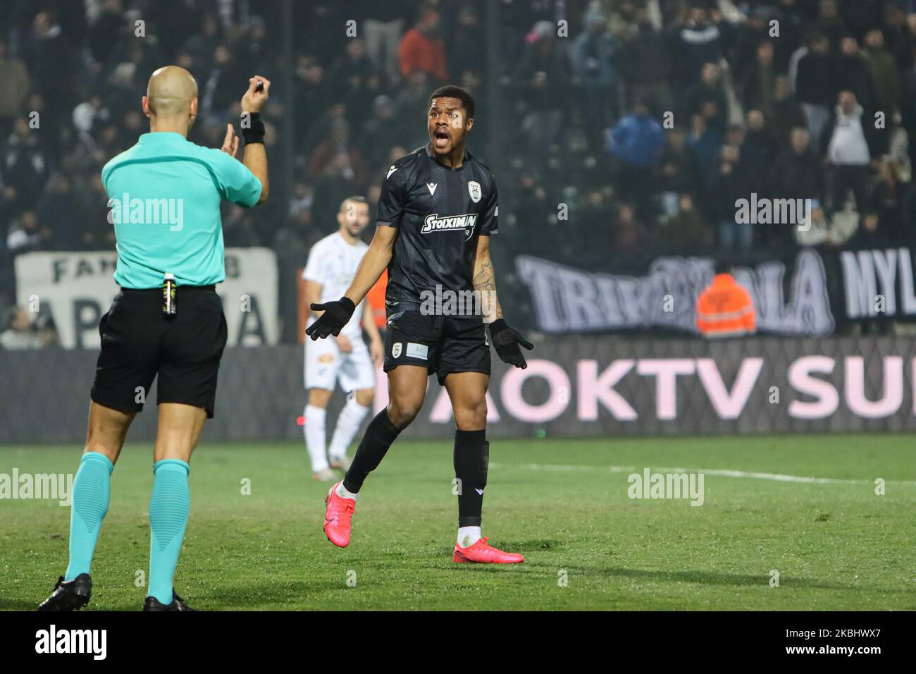 Chuba Amechi Akpom #47 attaquant du PAOK FC pendant PAOK Thessaloniki / OFI Crete FC avec le score final 4-0 pour la Super League 1 Grèce au stade Toumba, stade de PAOK à Thessalonique. Akpom a marqué la première et la deuxième (pénalité) de PAOK. Chuba Akpom est un joueur de football anglais professionnel qui a déjà fait carrière à Arsenal et qui a prêté à Brentford, Coventry City, Nottingham Forest, Hull City, Brighton, Hove Albion et Sint-Truiden. Il a également participé aux jeunes équipes nationales d'Angleterre U16, U17, U18, U19, U20, U21. 9 février 2020 (photo de Nicolas Economou/NurPhoto) Banque D'Images