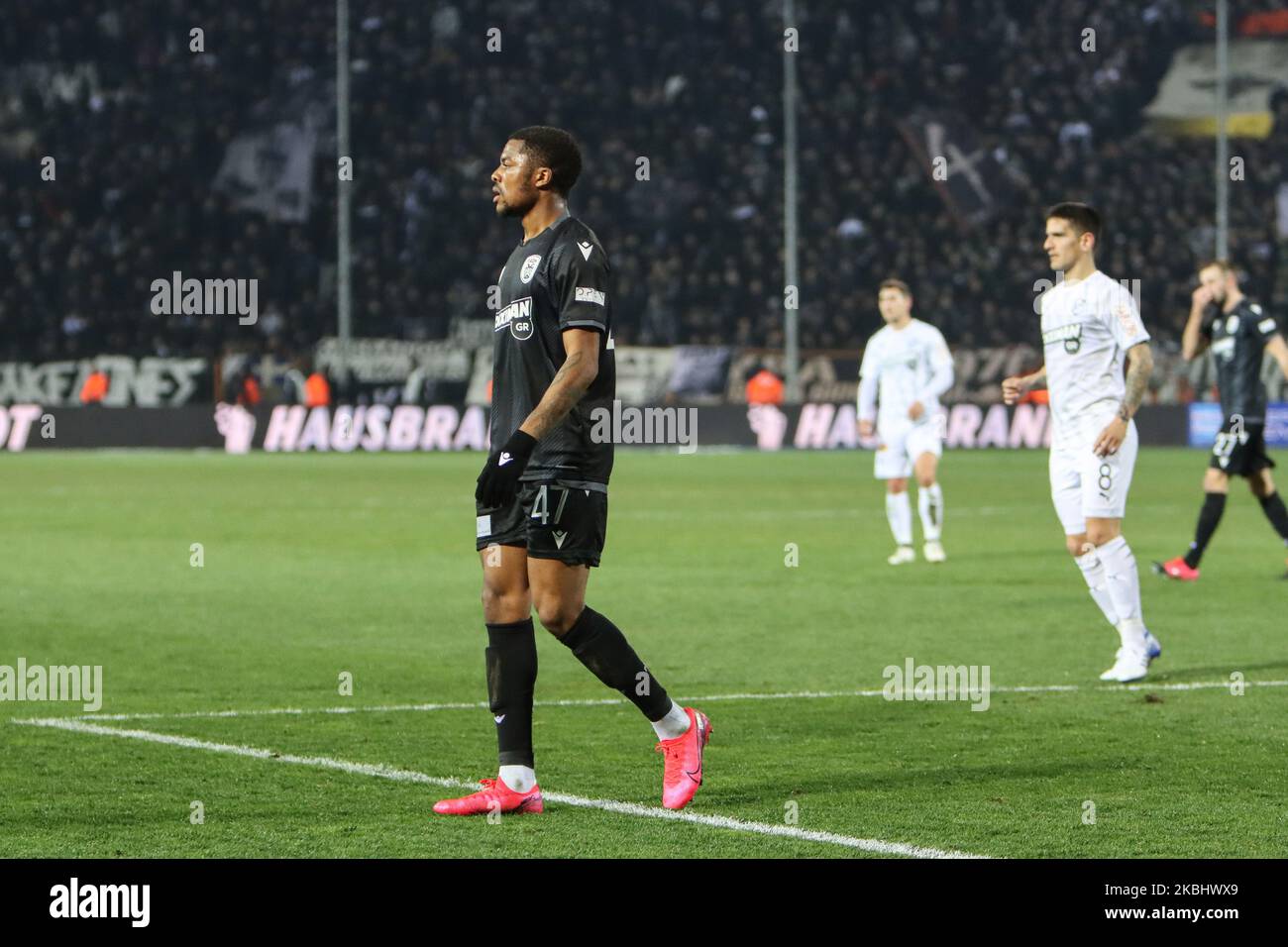 Chuba Amechi Akpom #47 attaquant du PAOK FC pendant PAOK Thessaloniki / OFI Crete FC avec le score final 4-0 pour la Super League 1 Grèce au stade Toumba, stade de PAOK à Thessalonique. Akpom a marqué la première et la deuxième (pénalité) de PAOK. Chuba Akpom est un joueur de football anglais professionnel qui a déjà fait carrière à Arsenal et qui a prêté à Brentford, Coventry City, Nottingham Forest, Hull City, Brighton, Hove Albion et Sint-Truiden. Il a également participé aux jeunes équipes nationales d'Angleterre U16, U17, U18, U19, U20, U21. 9 février 2020 (photo de Nicolas Economou/NurPhoto) Banque D'Images