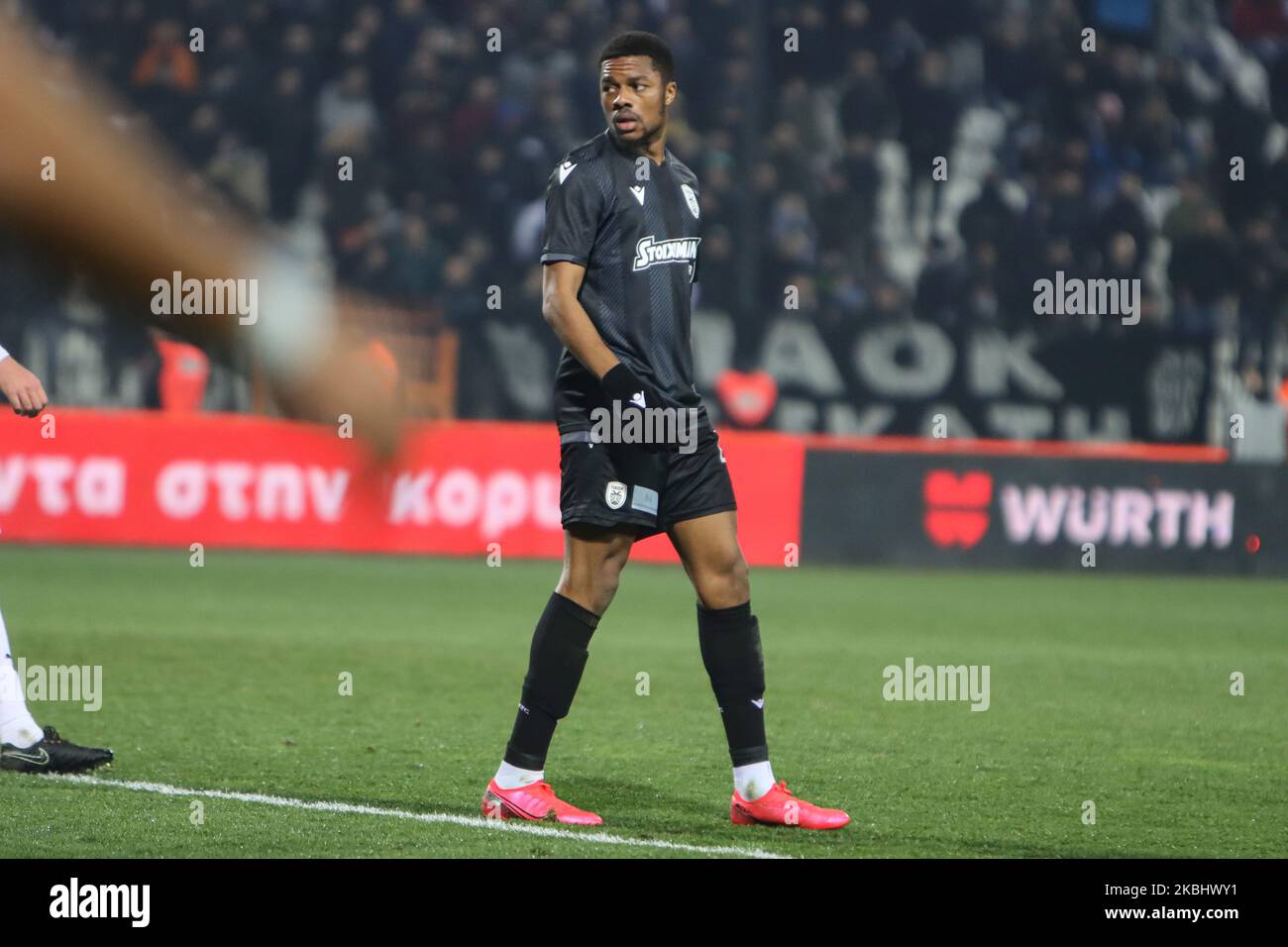 Chuba Amechi Akpom #47 attaquant du PAOK FC pendant PAOK Thessaloniki / OFI Crete FC avec le score final 4-0 pour la Super League 1 Grèce au stade Toumba, stade de PAOK à Thessalonique. Akpom a marqué la première et la deuxième (pénalité) de PAOK. Chuba Akpom est un joueur de football anglais professionnel qui a déjà fait carrière à Arsenal et qui a prêté à Brentford, Coventry City, Nottingham Forest, Hull City, Brighton, Hove Albion et Sint-Truiden. Il a également participé aux jeunes équipes nationales d'Angleterre U16, U17, U18, U19, U20, U21. 9 février 2020 (photo de Nicolas Economou/NurPhoto) Banque D'Images