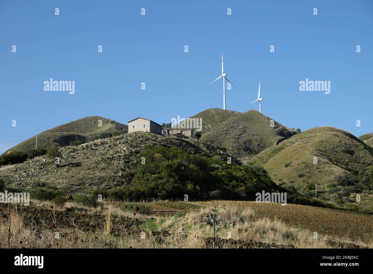 Ferme et éolienne ouest de la Sicile, Italie Banque D'Images