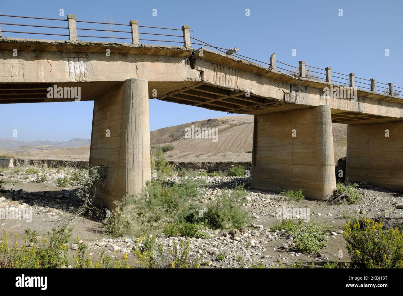 Pont en béton brisé dans l'ouest de la Sicile, en Italie Banque D'Images
