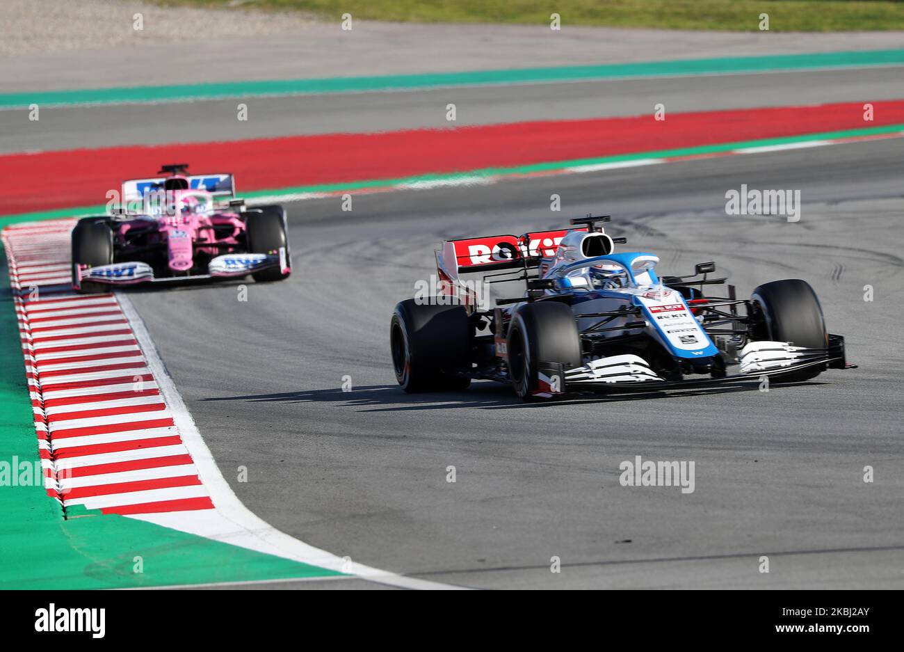 Nicolas Latifi et le Williams FW 43 et lance se promènent et le Racing point RP20 au cours de la journée 5 des essais de formule 1, le 27 février 2020, à Barcelone, Espagne. (Photo de Joan Valls/Urbanandsport /NurPhoto) Banque D'Images