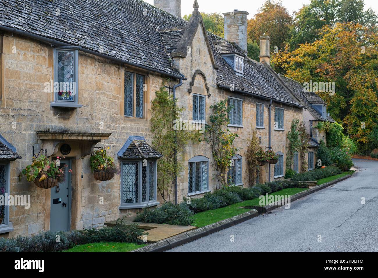 Cottages en pierre de Cotswold en automne. Vaste Campden, Cotswolds, Gloucestershire, Angleterre Banque D'Images