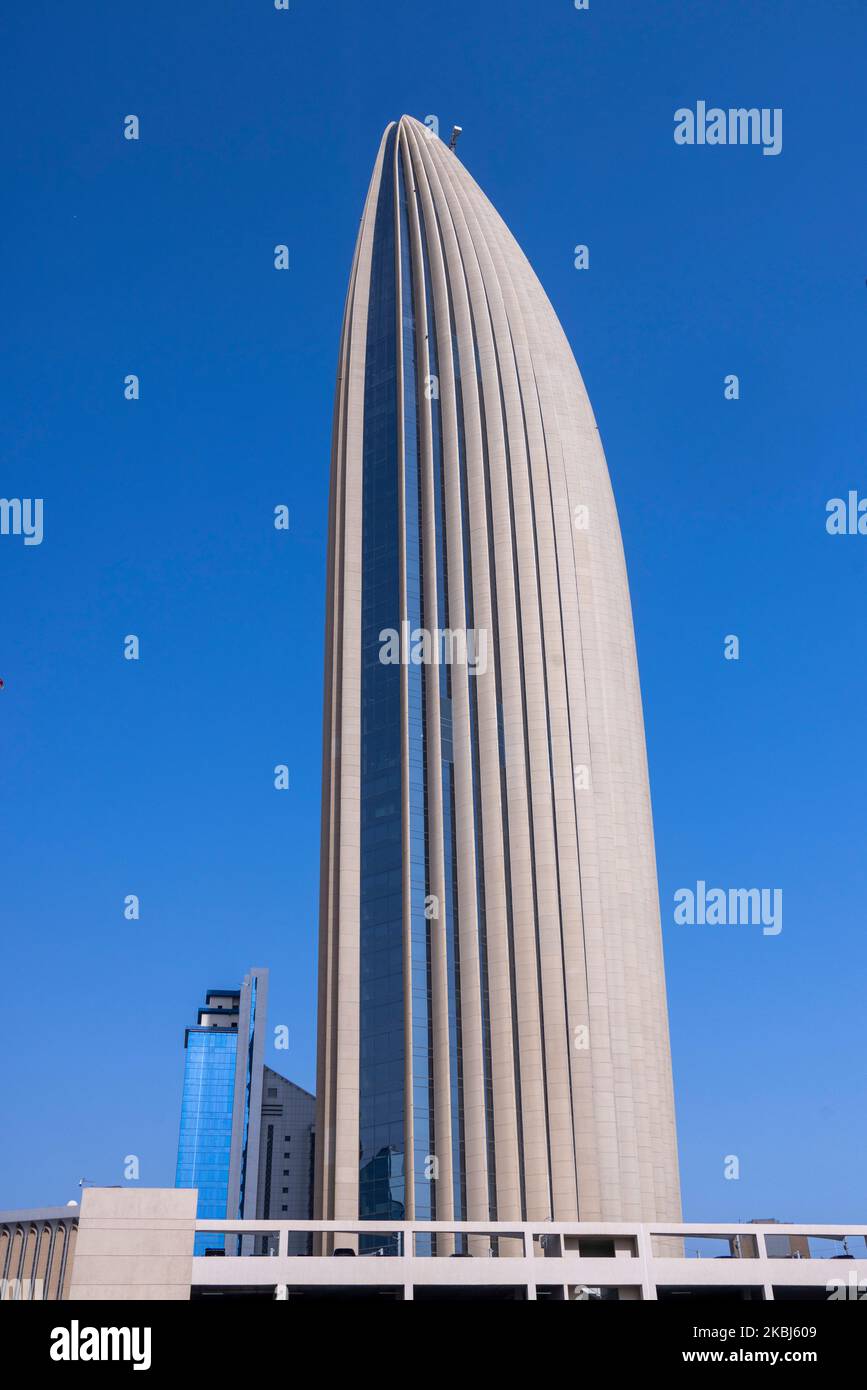 La tour de la Banque nationale du Koweït, conçue par Norman Forster et ses partenaires, Kuwait City Banque D'Images