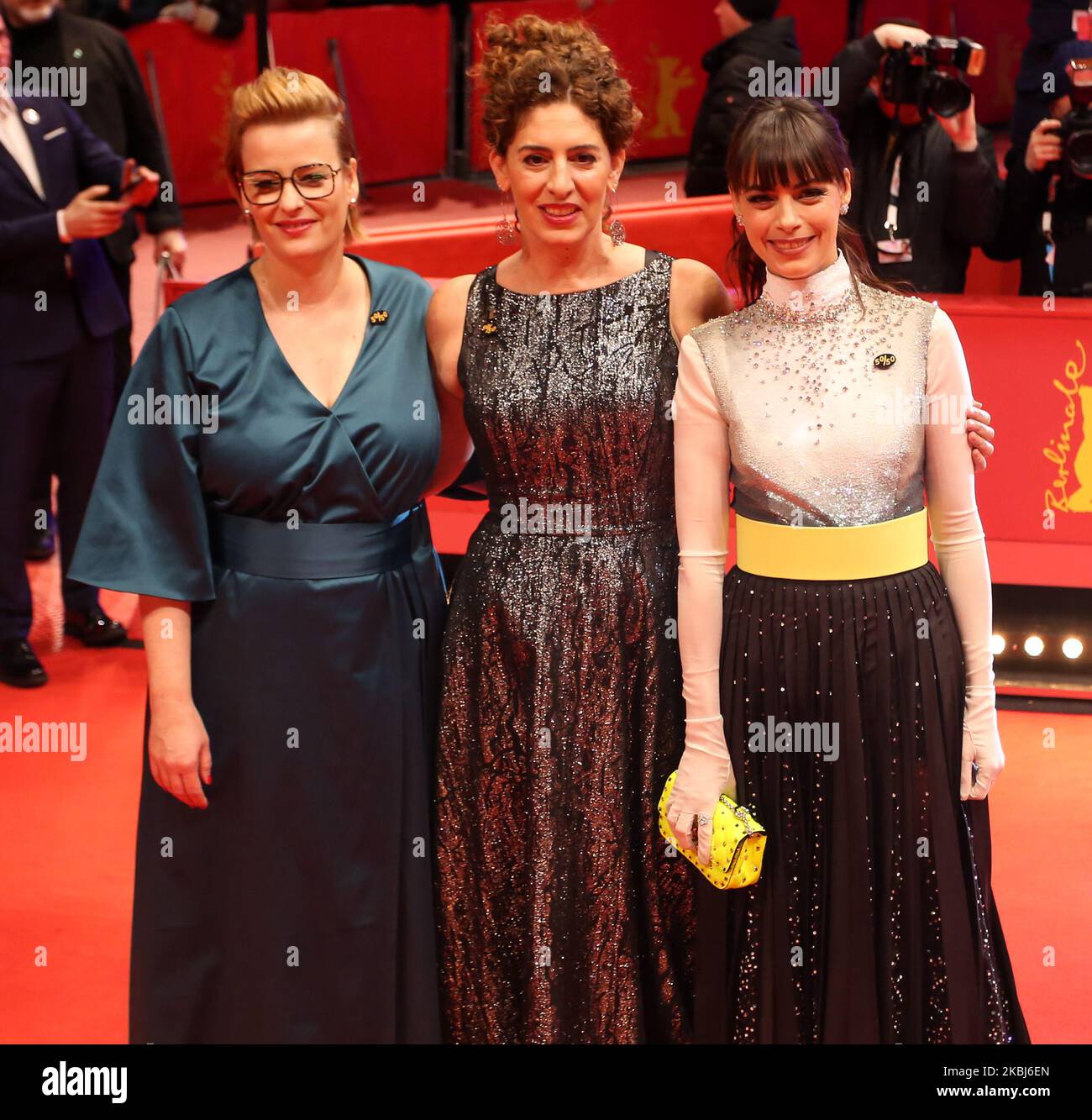 Les membres du jury international l'actrice franco-Argentine Berenice Bejo, la réalisatrice Annemarie Jacir et Bettina Brokemper posent sur le tapis rouge à l'arrivée pour la cérémonie de remise des prix lors du Festival International du film de Berlinale 70th à Berlinale Palast à Berlin, en Allemagne, sur 29 février 2020. (Photo par Dominika Zarzycka/NurPhoto) Banque D'Images