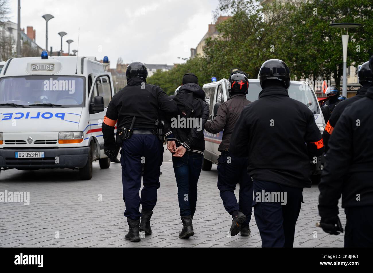 Manifestant arrêté lors de l'Acte 63 des vêtes jaunes à Nantes (France) sur 7 mars 2020 (photo par Estelle Ruiz/NurPhoto) Banque D'Images