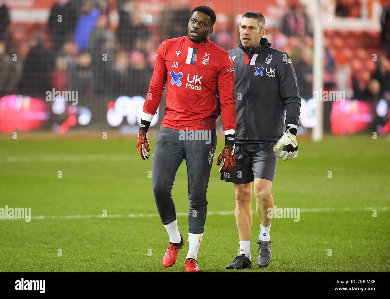 Brice Samba (30) de la forêt de Nottingham et entraîneur de gardien de but, Ian Bennett pendant le match de championnat de Sky Bet entre la forêt de Nottingham et Millwall au City Ground, Nottingham, le samedi 7th mars 2020. (Photo de Jon Hobley/MI News/NurPhoto) Banque D'Images