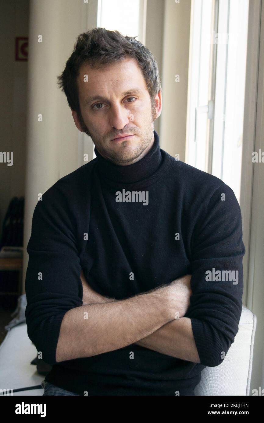 L'acteur Raul Arevalo pose lors de la séance de portraits au théâtre Teatro Pavon de Madrid. 11 mars 2020 Espagne (photo par Oscar Gonzalez/NurPhoto) Banque D'Images